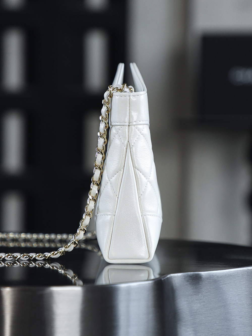 Nano 31Bag鑒定版👜C-1380
一包一碼 支持全球鑒定查驗身份證原廠專G
Bonaudo皮料過關清單資料可査詢

夢中情包31bag nano超絕的仙女白色！ 更顯氣質和溫柔！ 人生總要有一隻仙女白的包包！ 31Bag nano更是時尚寵兒，實用與時尚的完美結合！

五金：厚镀14k淡金
皮料：Bonaudo亮面小羊皮
尺寸：20*17.5*3.5cm