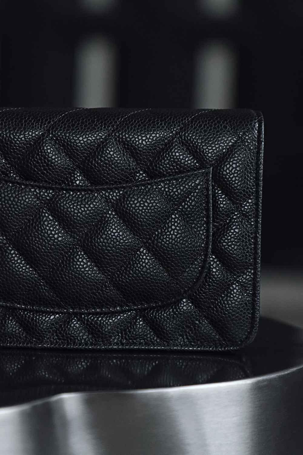 Wallet on Chain發財包鑒定版👜C-1380
一包一碼 支持全球鑒定查驗身份證原廠專G
Haas皮料過關清單資料可査詢

經典系列WOC，從命名就能直觀感受到這款包包的獨特設計理念，它將傳統錢包與鏈條肩帶進行了巧妙融合！ 它大小精緻，恰好能容納一張百元人民幣，囙此被賦予了“發財包”這一吉祥又討喜的昵稱。 小巧身形，卻蘊含著大大的能量。

五金：全鋼銀扣
皮料：Hass小牛皮大球紋
尺寸：12*19.3*3.5cm