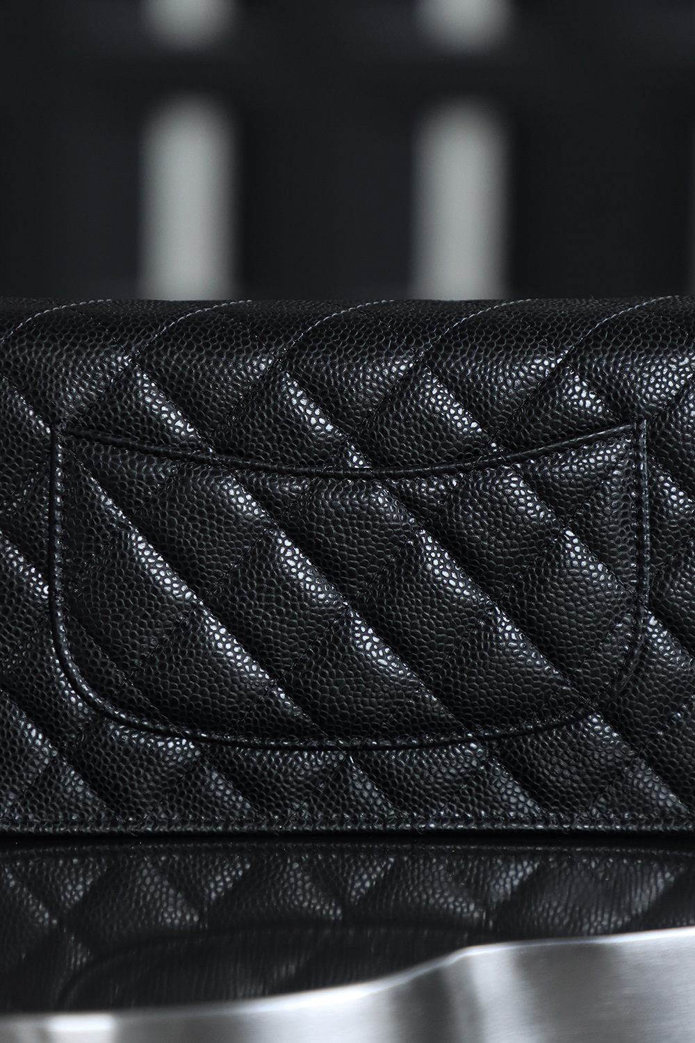 Wallet on Chain發財包鑒定版👜C-1380
一包一碼 支持全球鑒定查驗身份證原廠專G
Haas皮料過關清單資料可査詢

經典系列WOC，從命名就能直觀感受到這款包包的獨特設計理念，它將傳統錢包與鏈條肩帶進行了巧妙融合！ 它大小精緻，恰好能容納一張百元人民幣，囙此被賦予了“發財包”這一吉祥又討喜的昵稱。 小巧身形，卻蘊含著大大的能量。

五金：全鋼銀扣
皮料：Hass小牛皮大球紋
尺寸：12*19.3*3.5cm