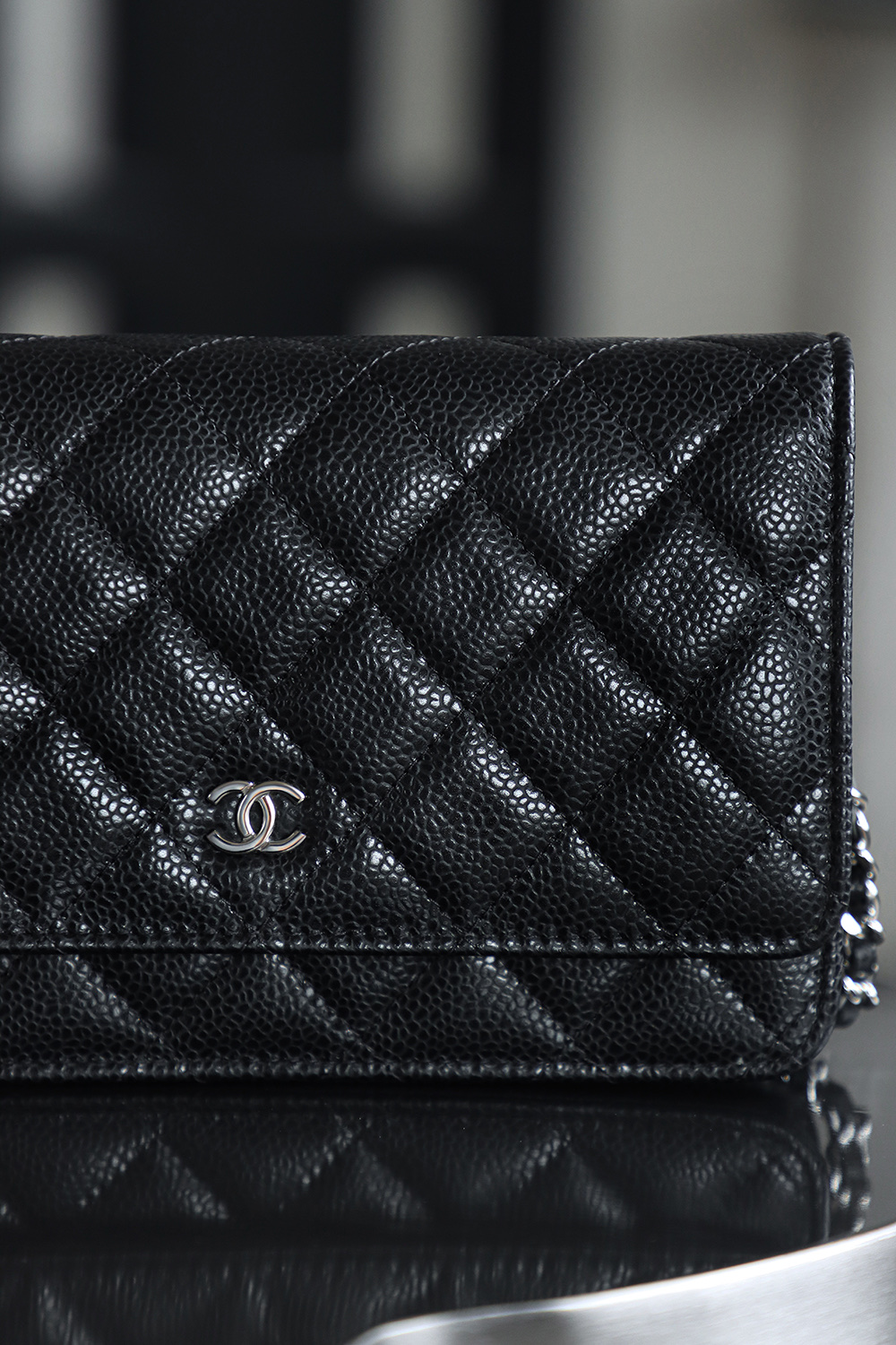 Wallet on Chain發財包鑒定版👜C-1380
一包一碼 支持全球鑒定查驗身份證原廠專G
Haas皮料過關清單資料可査詢

經典系列WOC，從命名就能直觀感受到這款包包的獨特設計理念，它將傳統錢包與鏈條肩帶進行了巧妙融合！ 它大小精緻，恰好能容納一張百元人民幣，囙此被賦予了“發財包”這一吉祥又討喜的昵稱。 小巧身形，卻蘊含著大大的能量。

五金：全鋼銀扣
皮料：Hass小牛皮大球紋
尺寸：12*19.3*3.5cm