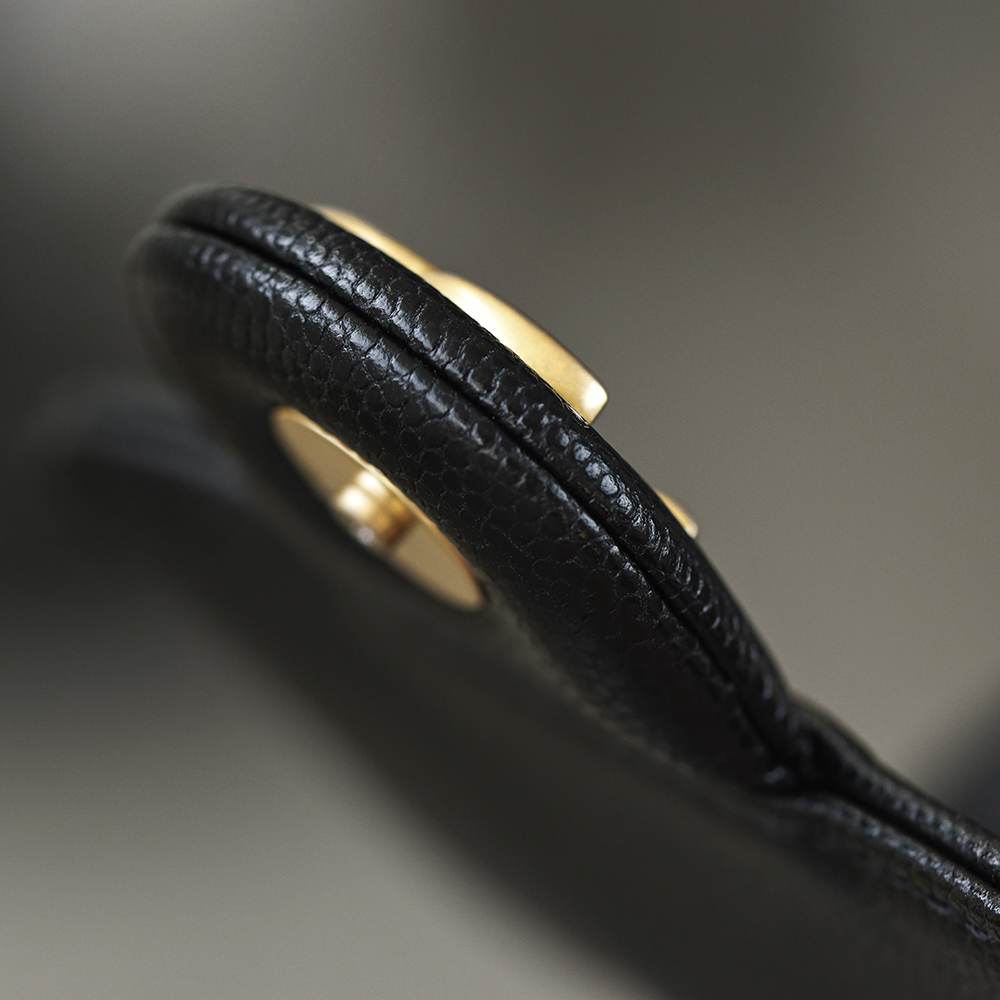 26C 25bag mini鑒定版👜C-2180
一包一碼 支持全球鑒定查驗身份證原廠專G
impala三只羊皮料過關清單資料可査