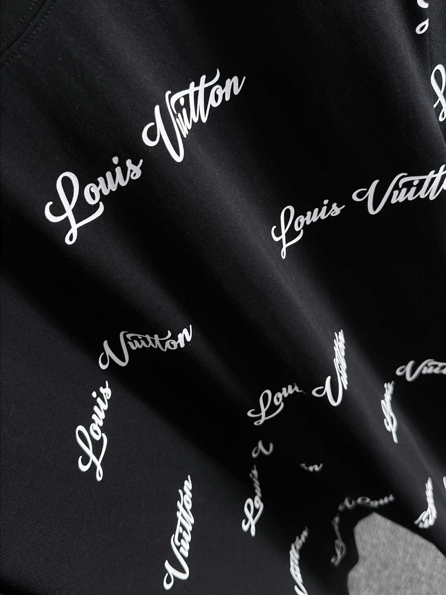 LV 2025春夏新款男女同款👫短袖T恤,!定制专属纯棉面料,定制原版工艺螺纹,胸前重工字母logo工