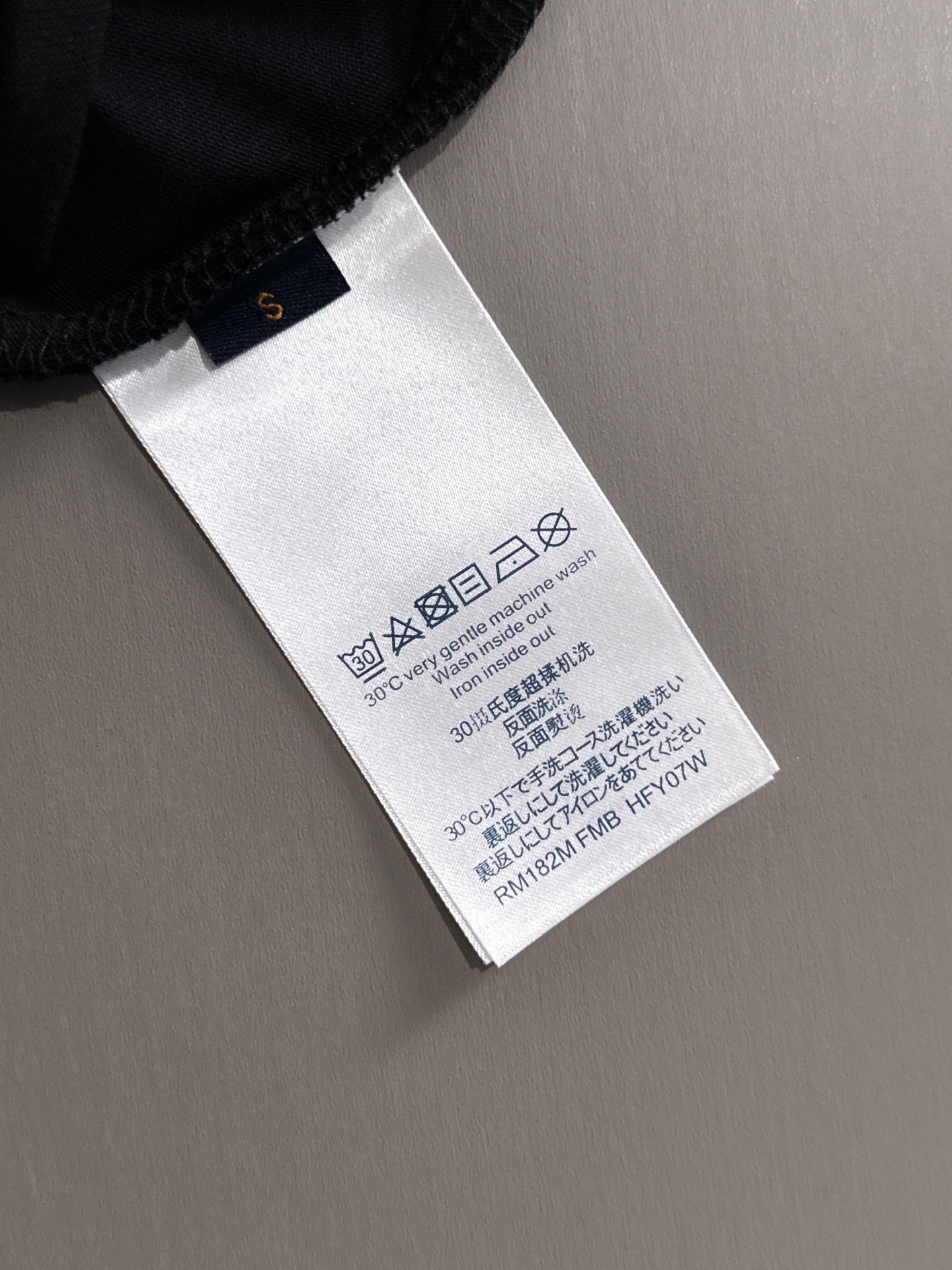 LV 2025春夏新款男女同款👫短袖T恤,!定制专属纯棉面料,定制原版工艺螺纹,胸前重工字母logo工