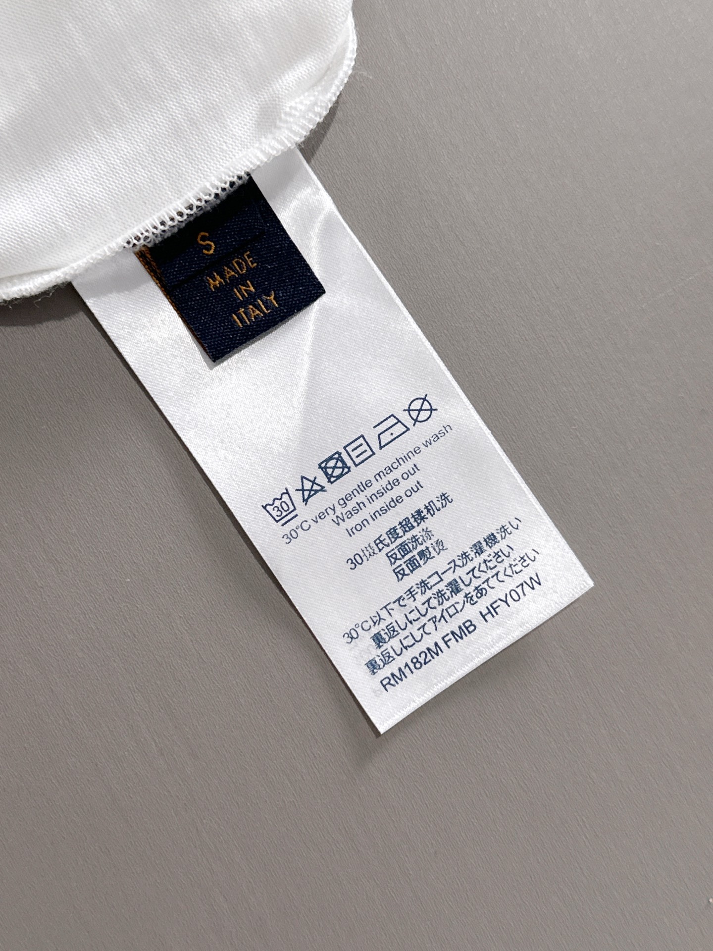 LV 2025春夏新款男女同款👫短袖T恤,!定制专属纯棉面料,定制原版工艺螺纹,胸前重工字母logo工