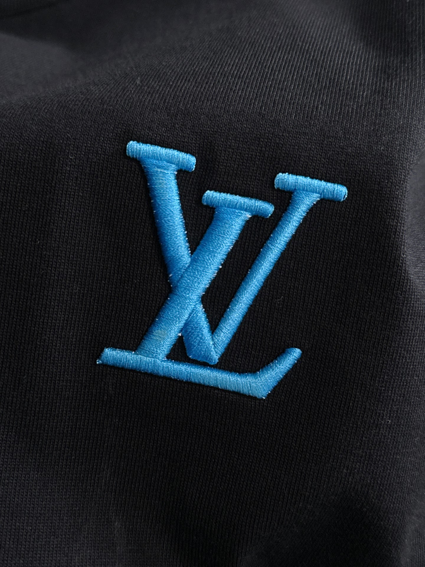 LV 2025春夏新款男女同款👫短袖T恤,!定制专属纯棉面料,定制原版工艺螺纹,胸前重工字母logo工