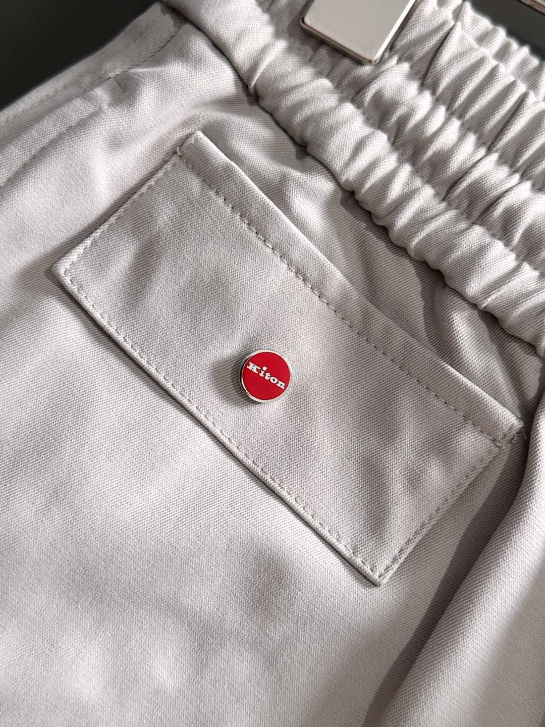 Kiton 2025秋冬 品质控推荐！全品相订单 松紧腰拉链直脚休闲裤 ，年年经典款式 松紧绳抽绳 字母