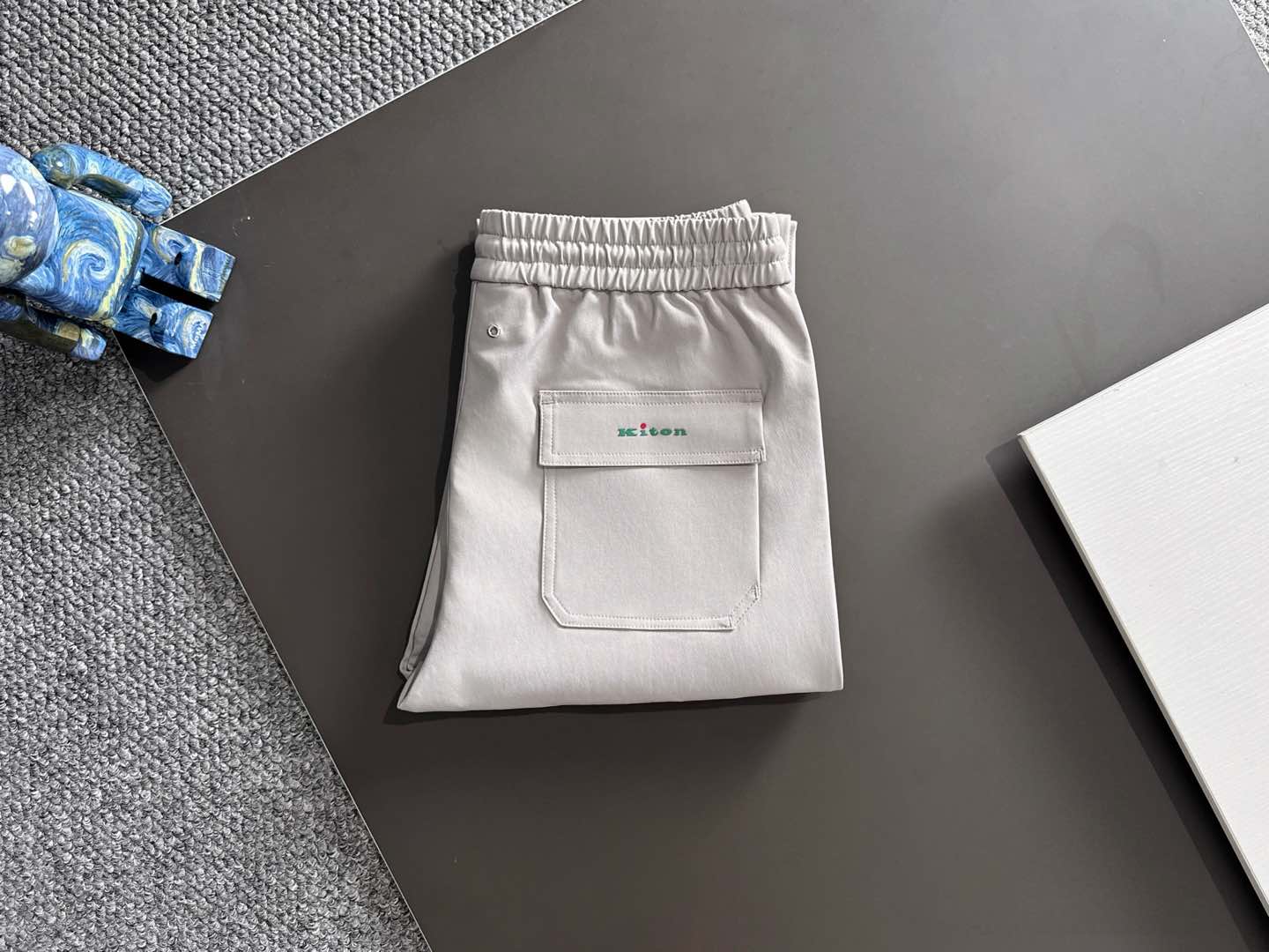 Kiton 2025秋冬 品质控推荐！全品相订单 松紧腰拉链直脚休闲裤 ，年年经典款式 松紧绳抽绳 字母