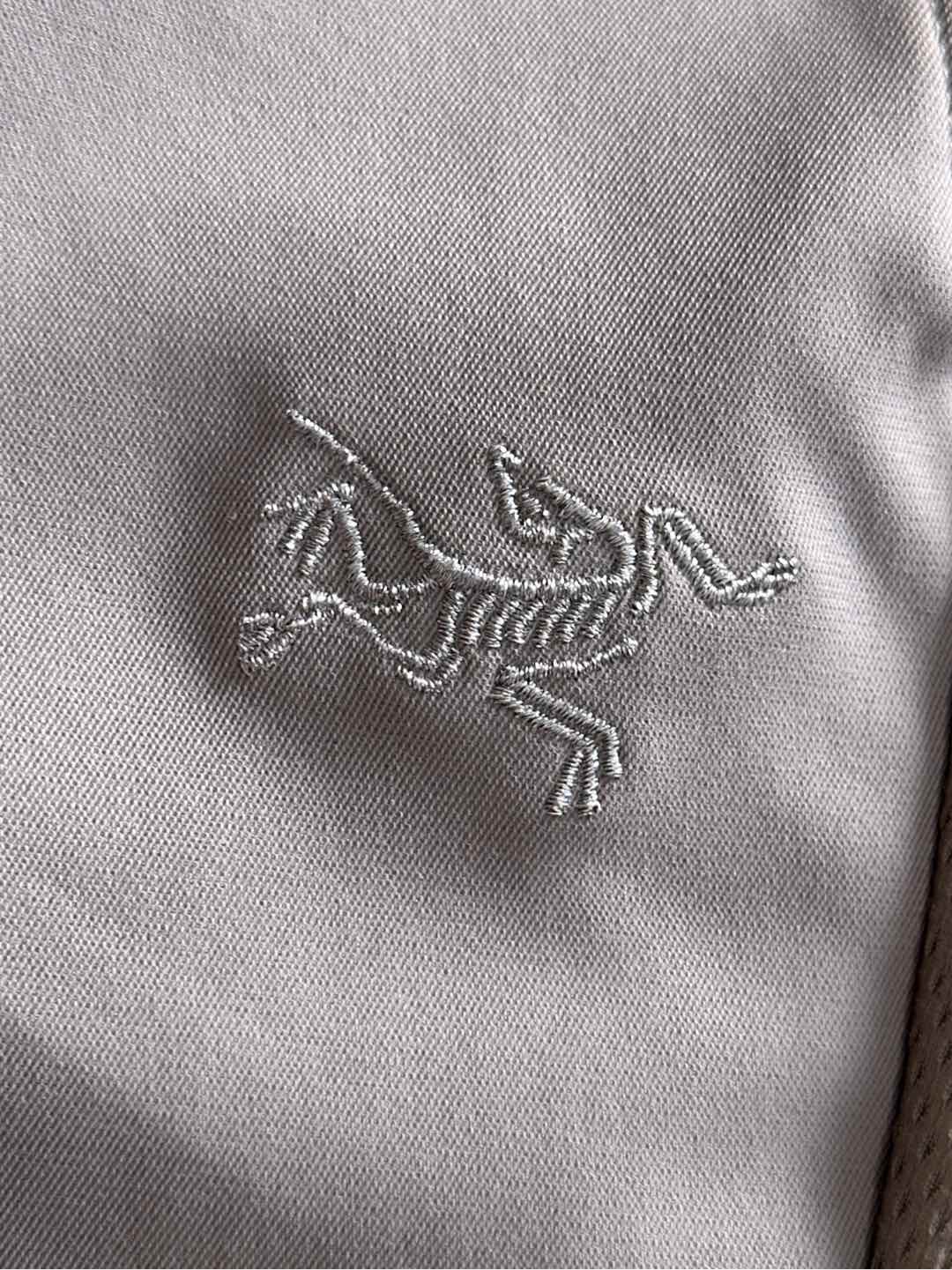 arcter 鸟家25秋冬新款纯色小直筒休闲裤徒步系列，采用进口面料！非常结实弹舒服度极高。优良的户外登