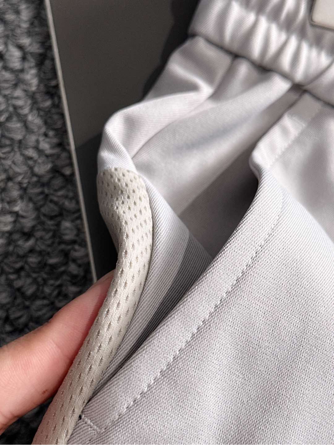 arcter 鸟家25秋冬新款纯色小直筒休闲裤徒步系列，采用进口面料！非常结实弹舒服度极高。优良的户外登