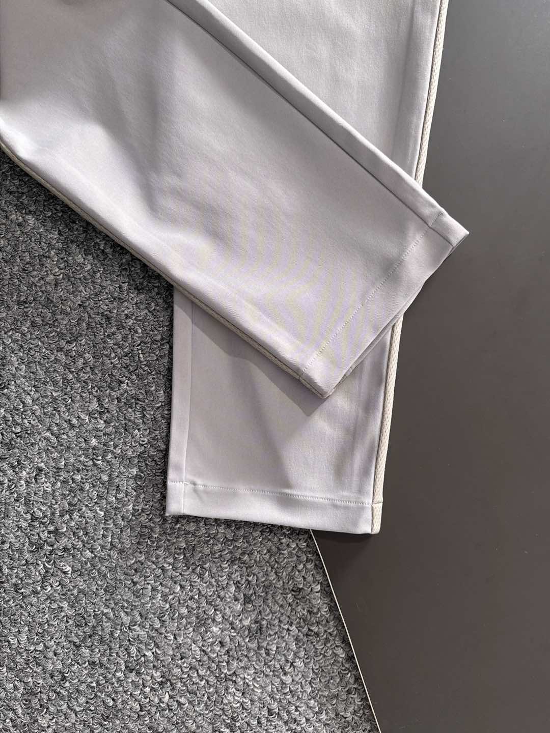 arcter 鸟家25秋冬新款纯色小直筒休闲裤徒步系列，采用进口面料！非常结实弹舒服度极高。优良的户外登