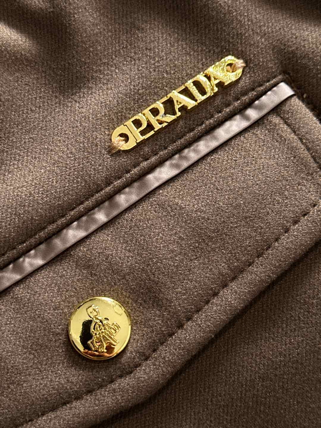 PRA 25s新款羊毛裤.小直筒设计.可搭配套装.运动休闲随意搭配.，面料柔软舒适有垂感.立挺上身有型！