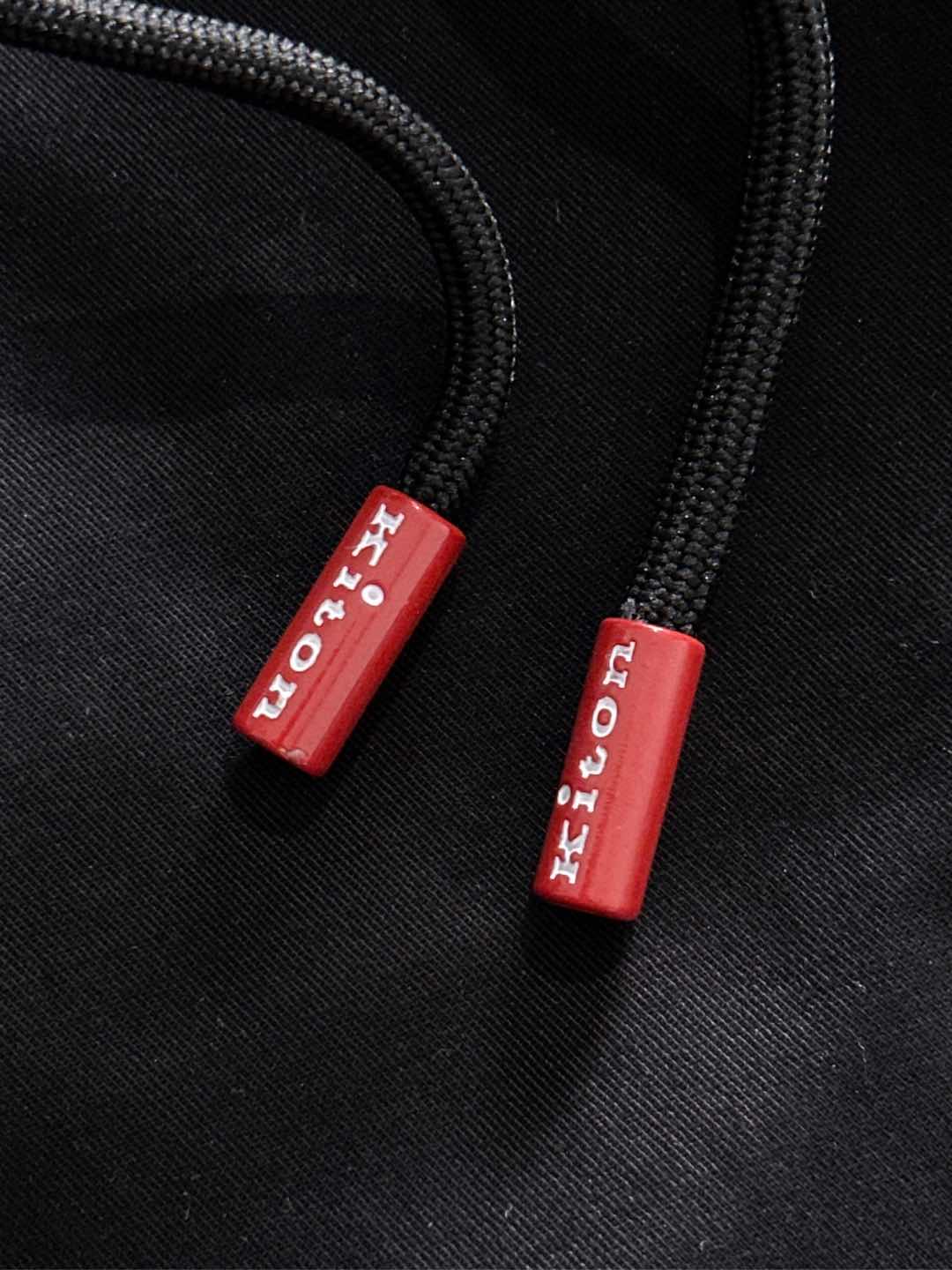 Ki重磅来袭2025FW早秋新品看似简约的小直筒剪裁，实则暗藏「立体工学」—— 定制面料裤身不起褶皱是贴