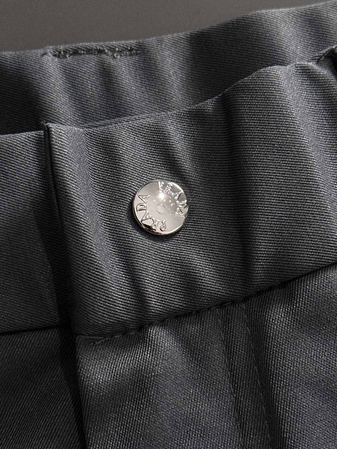 P家25秋冬 男士精品休闲裤.意大利🇮🇹进口面料，最新款上身版型无敌正!绝对可以闭眼收的一款此款裤子非常