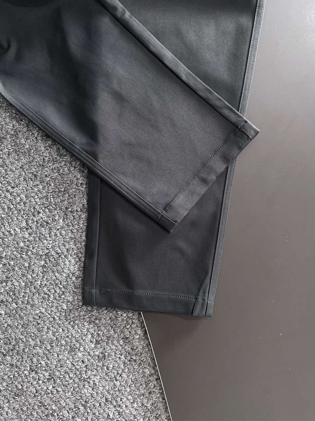 P家25秋冬 男士精品休闲裤.意大利🇮🇹进口面料，最新款上身版型无敌正!绝对可以闭眼收的一款此款裤子非常