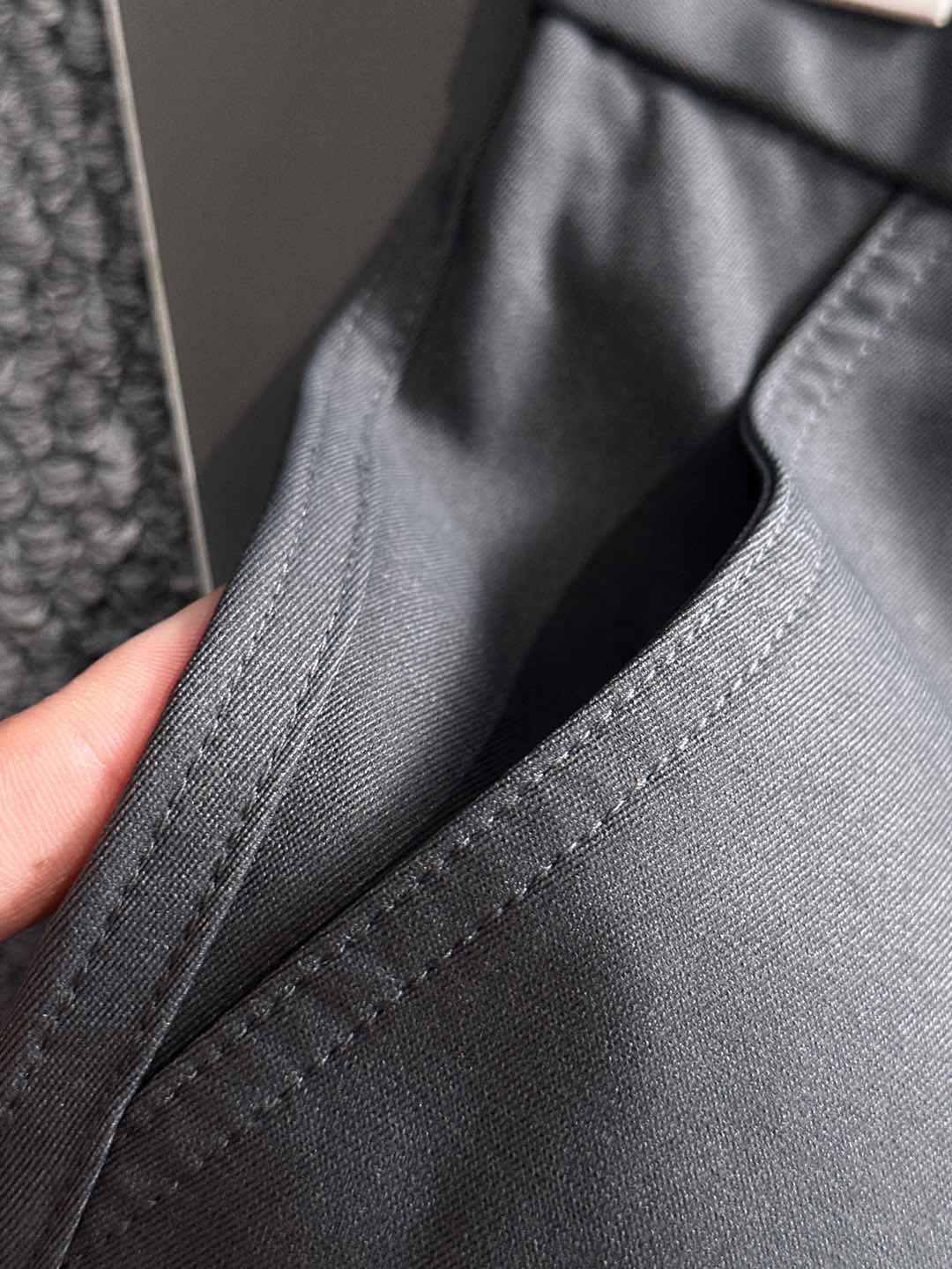 P家25秋冬 男士精品休闲裤.意大利🇮🇹进口面料，最新款上身版型无敌正!绝对可以闭眼收的一款此款裤子非常