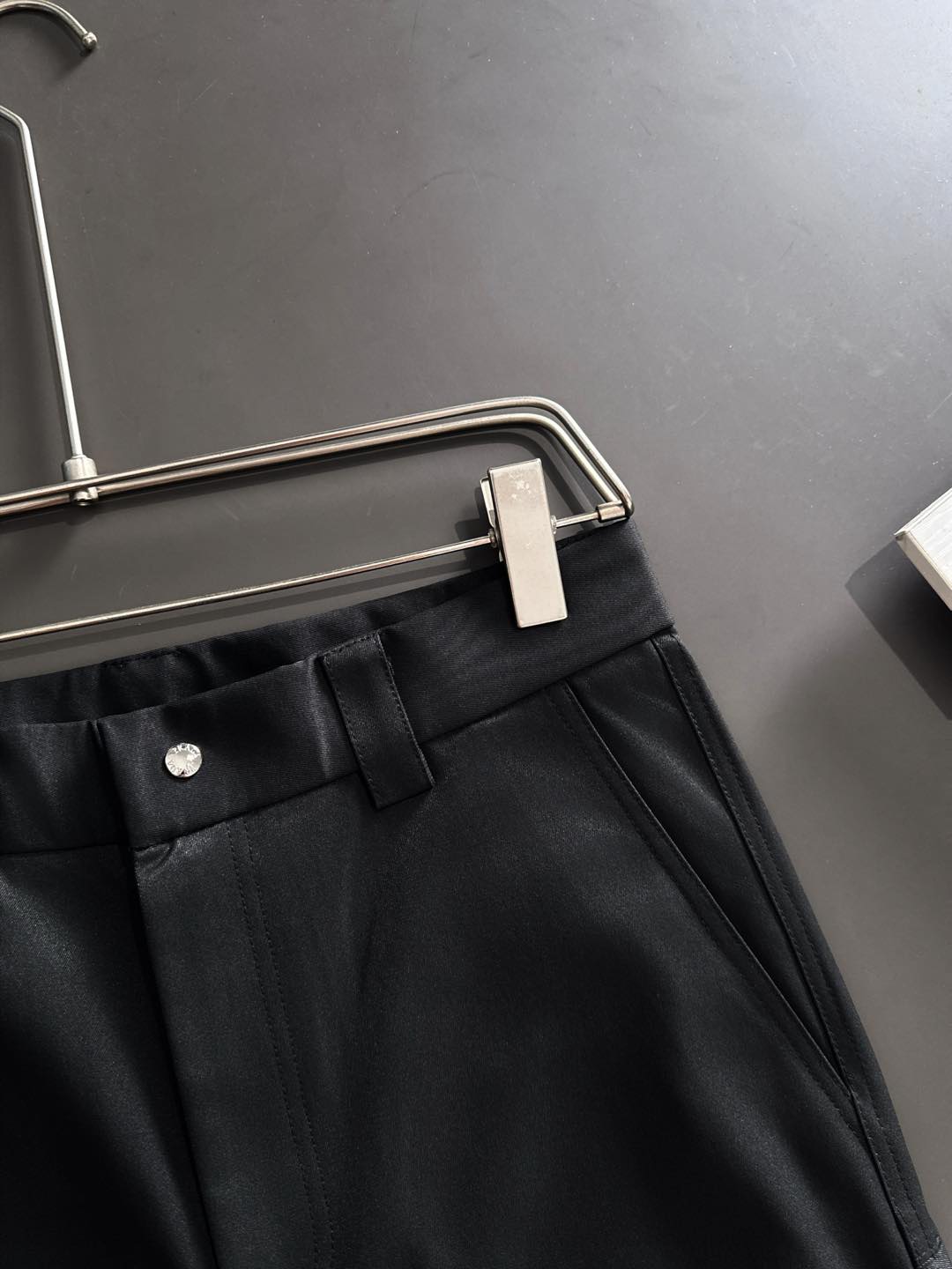 P家25秋冬 男士精品休闲裤.意大利🇮🇹进口面料，最新款上身版型无敌正!绝对可以闭眼收的一款此款裤子非常