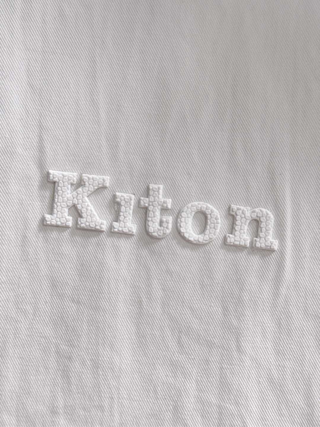 kiton男士商务休闲长袖衬衫.官方同步系列！经典型风格的时装，在面料选取和工艺方面都相当考究，极符合 