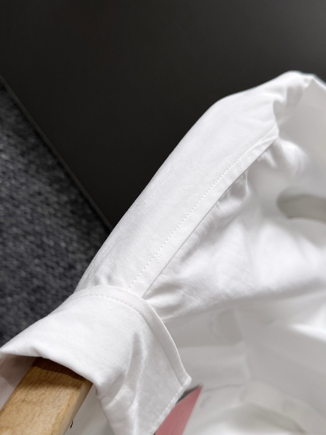 kiton男士商务休闲长袖衬衫.官方同步系列！经典型风格的时装，在面料选取和工艺方面都相当考究，极符合 