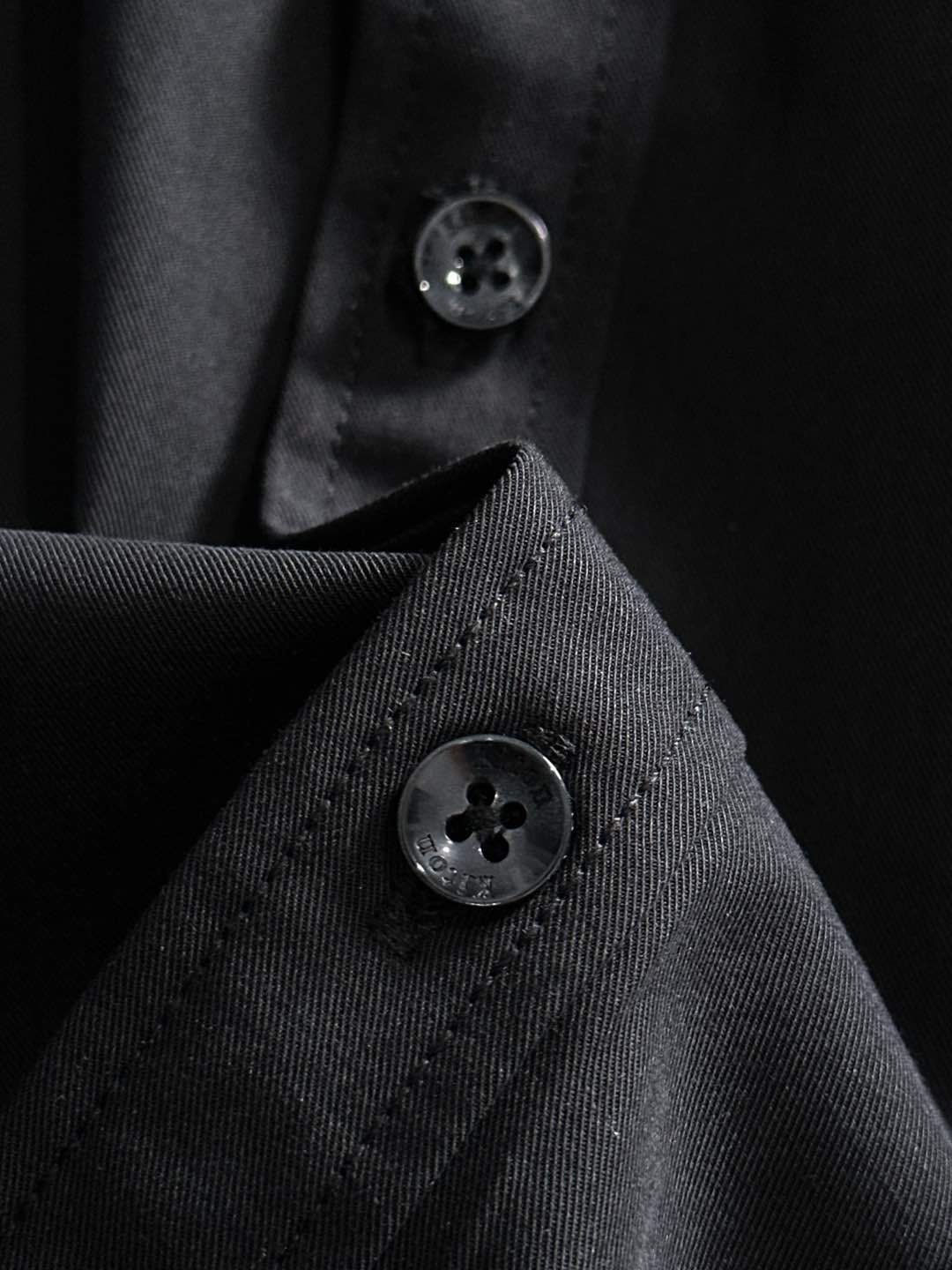 kiton男士商务休闲长袖衬衫.官方同步系列！经典型风格的时装，在面料选取和工艺方面都相当考究，极符合 