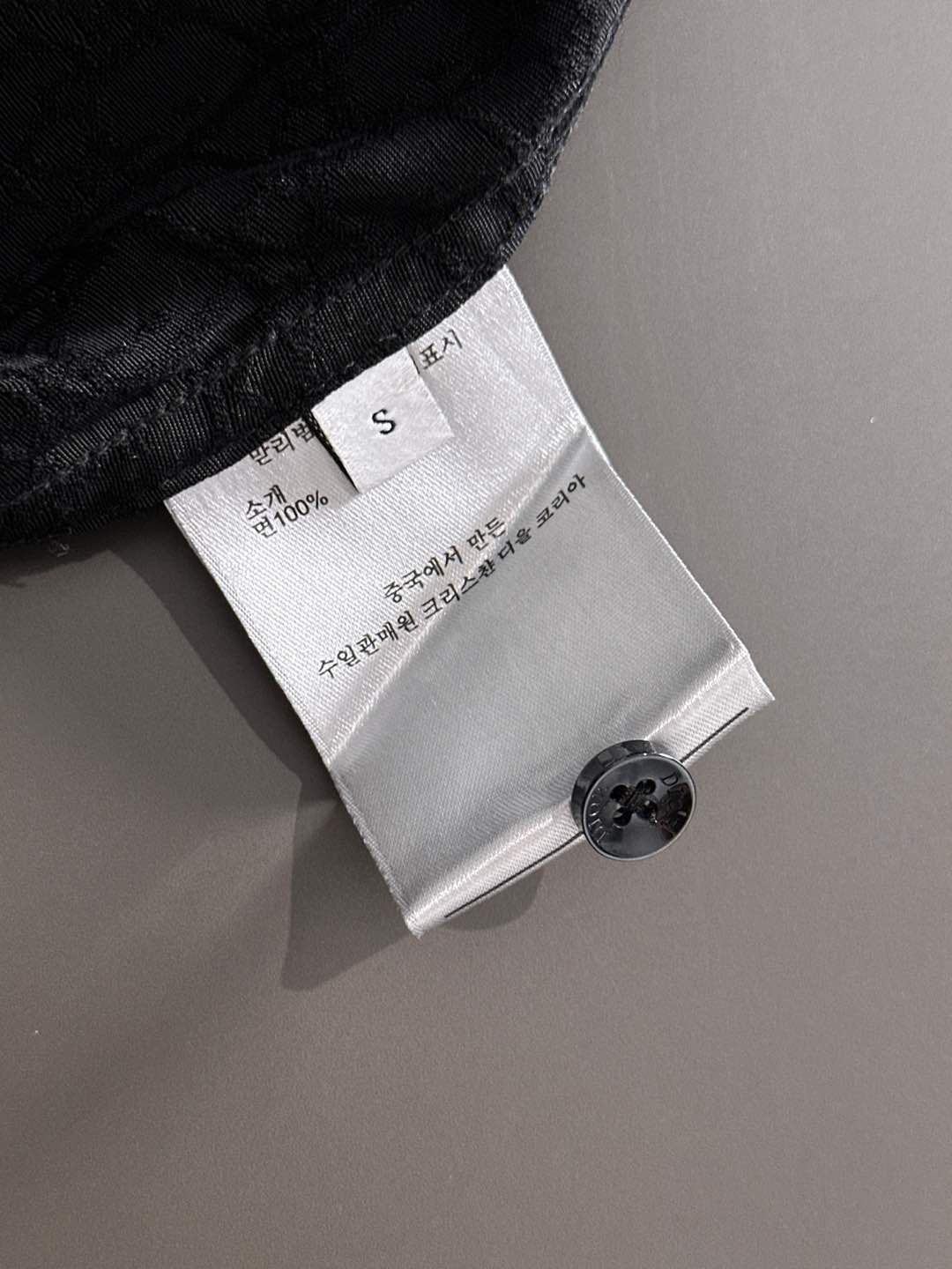 DIOR 2025新款经典提花长袖衬衫，专柜同步在售 定制面料，亲肤舒适，满身经典提花logo图案，三标