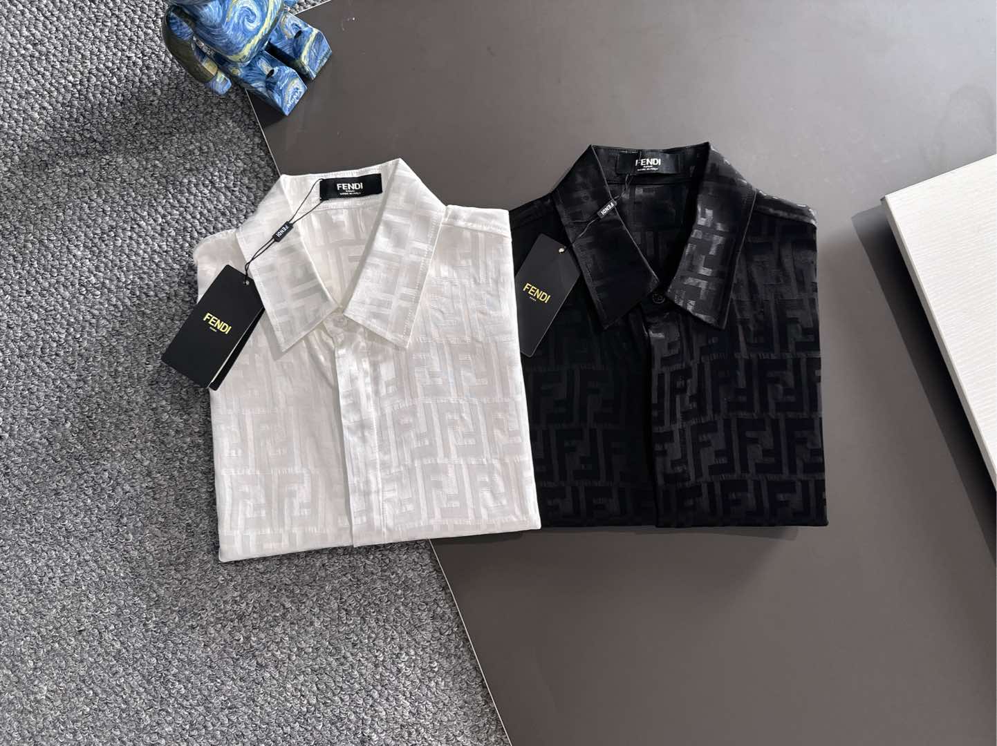 2025 FE🔥爆款来袭 经典满印双F字母提花衬衫 2精美提花Logo 高端版本，专柜定制面料 透气舒适