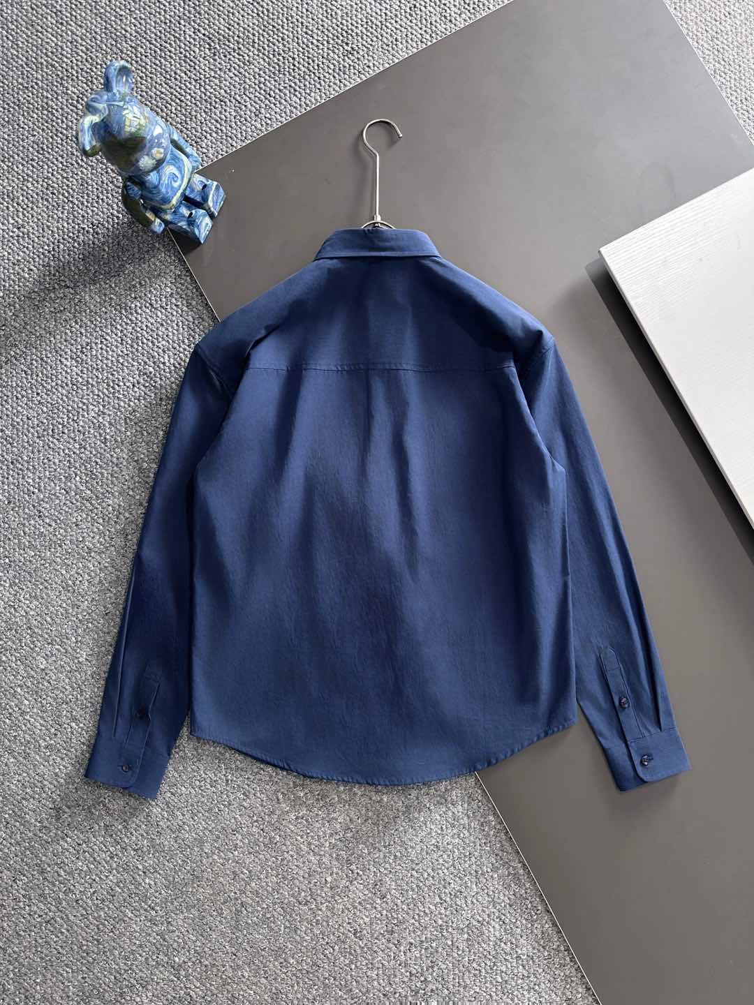 kiton男士商务休闲长袖衬衫.官方同步系列！经典型风格的时装，在面料选取和工艺方面都相当考究，极符合 