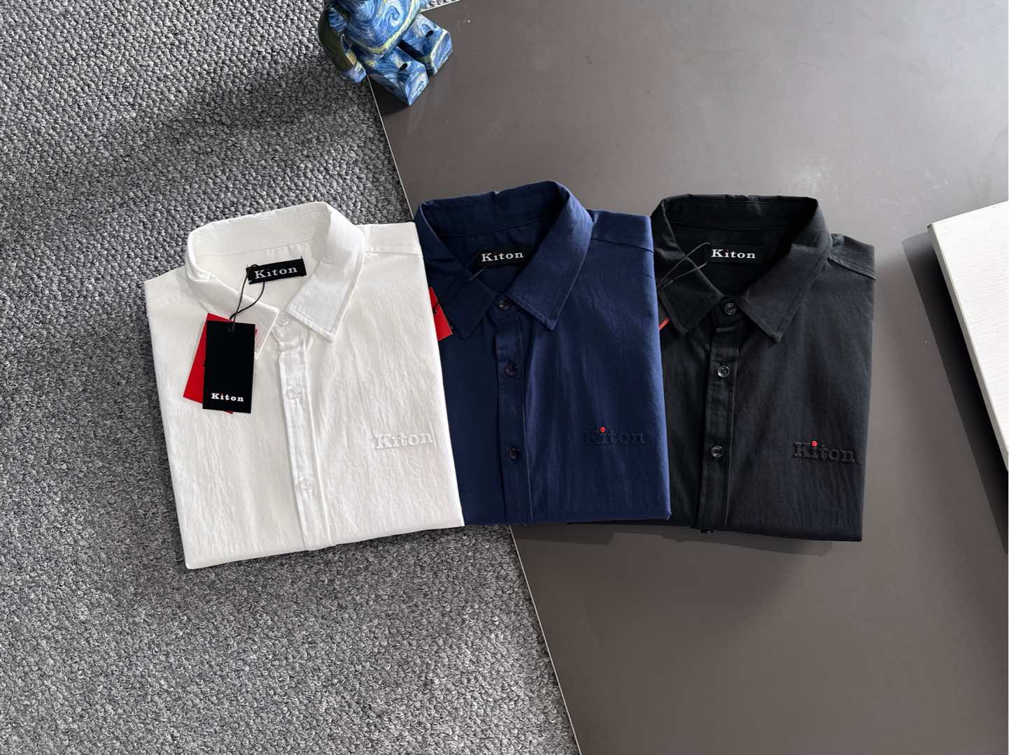 kiton男士商务休闲长袖衬衫.官方同步系列！经典型风格的时装，在面料选取和工艺方面都相当考究，极符合 