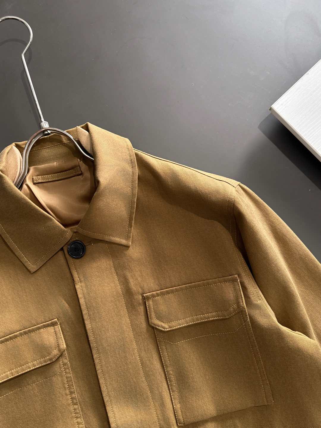 重奢经典！Brioni天丝纯棉混纺多口袋翻领腰部抽绳衬衫式猎装夹克外套！永不落幕的款式可以一直穿，一直经