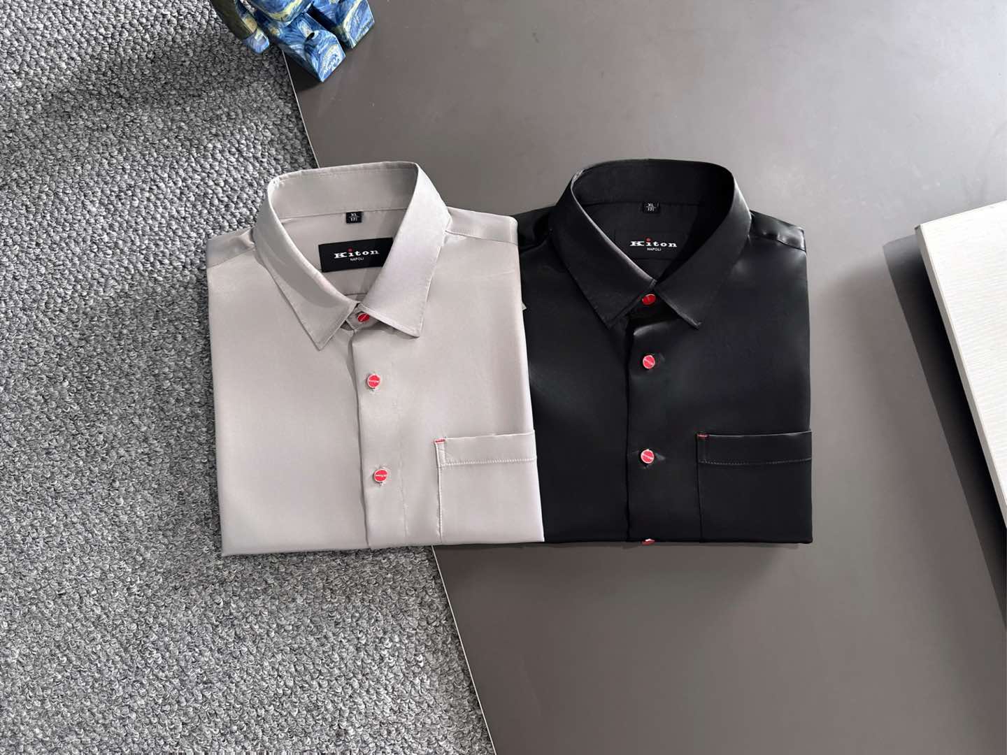 Kiton25年新款.爱上小红扣。解锁绅装新境界：衬衫的自在哲学在着装的万千选择中，有些单品宛如低调的绅