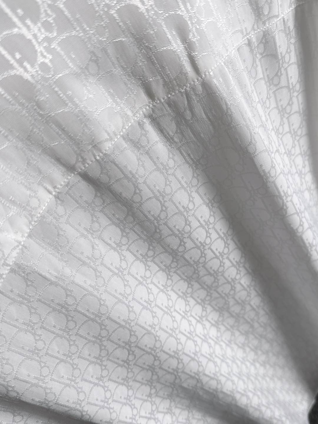 DIOR 2025新款经典提花长袖衬衫，专柜同步在售 定制面料，亲肤舒适，满身经典提花logo图案，三标