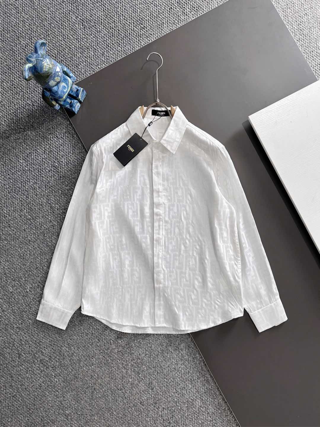 2025 FE🔥爆款来袭 经典满印双F字母提花衬衫 2精美提花Logo 高端版本，专柜定制面料 透气舒适