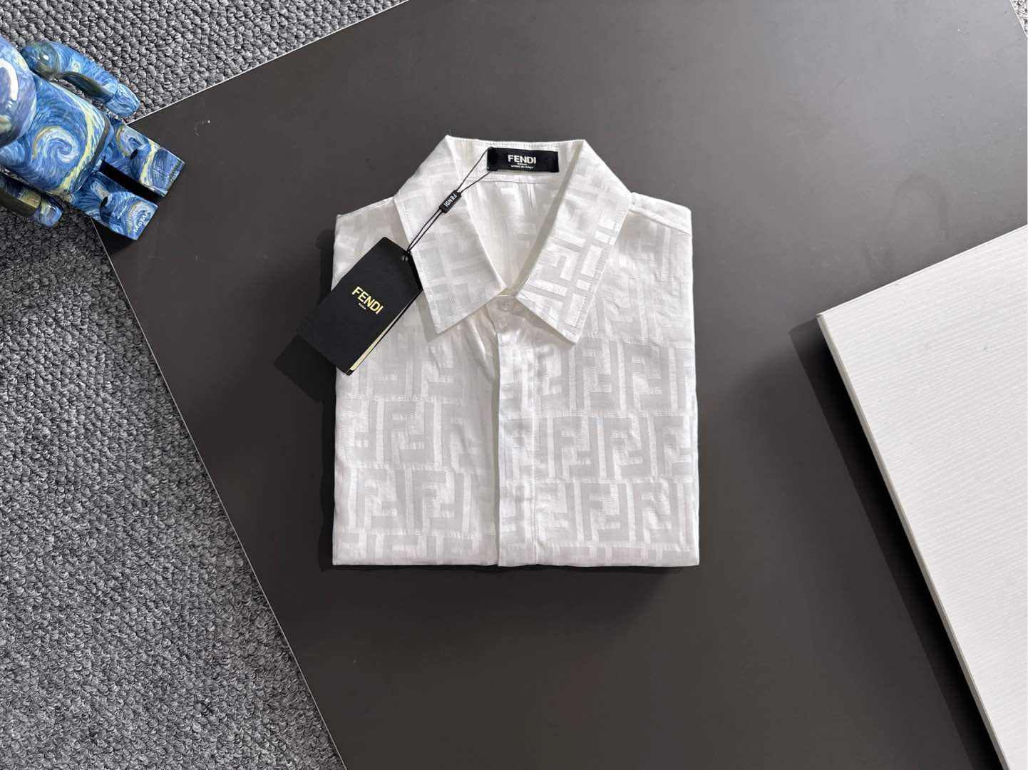 2025 FE🔥爆款来袭 经典满印双F字母提花衬衫 2精美提花Logo 高端版本，专柜定制面料 透气舒适