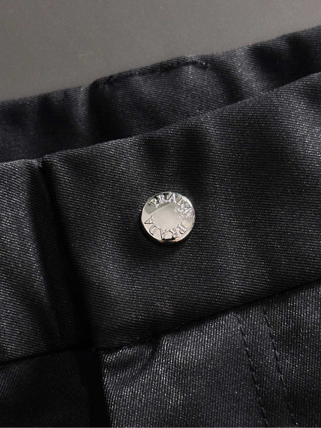 P家25秋冬 男士精品休闲裤.意大利🇮🇹进口面料，最新款上身版型无敌正!绝对可以闭眼收的一款此款裤子非常