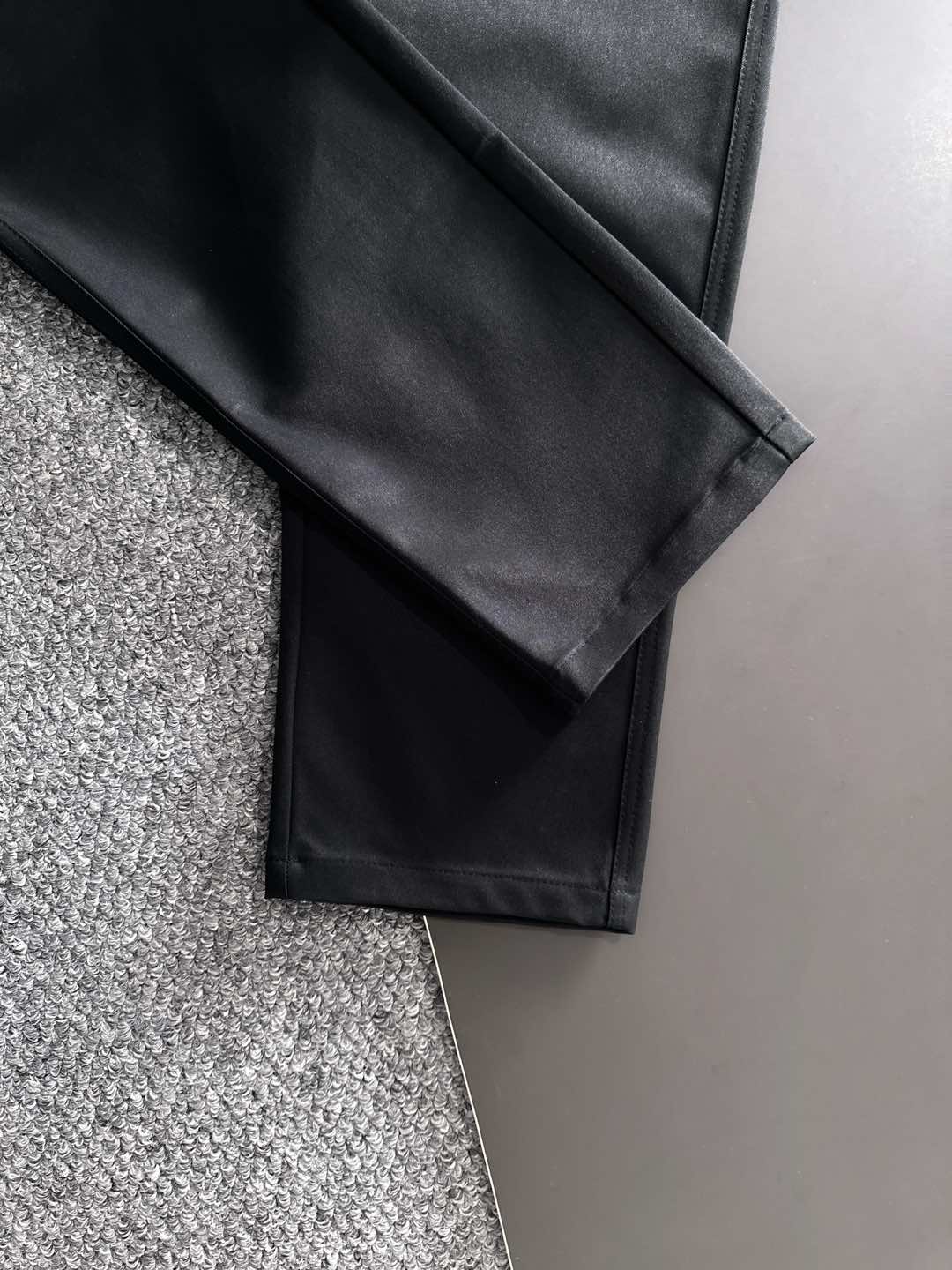 P家25秋冬 男士精品休闲裤.意大利🇮🇹进口面料，最新款上身版型无敌正!绝对可以闭眼收的一款此款裤子非常