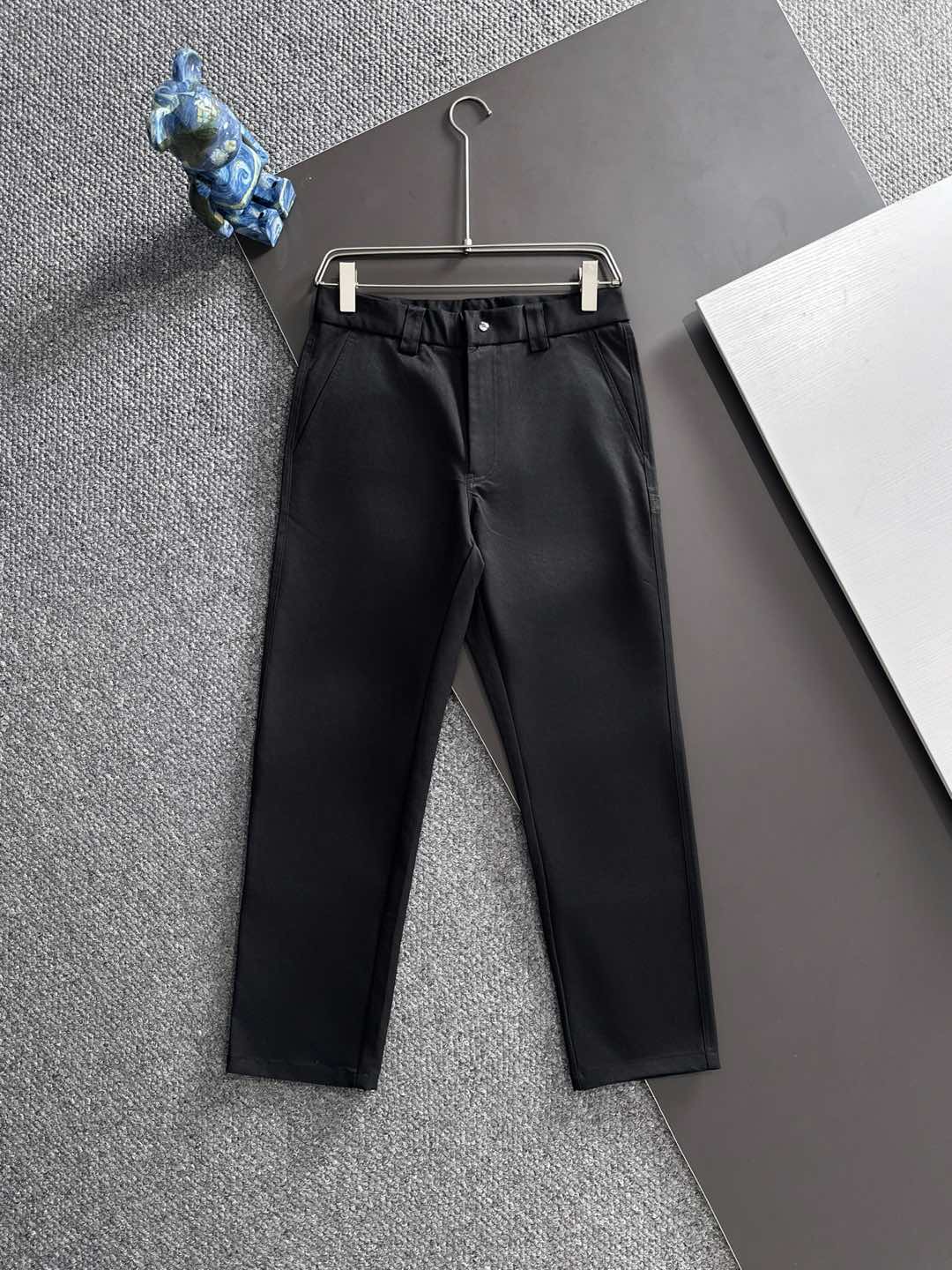 P家25秋冬 男士精品休闲裤.意大利🇮🇹进口面料，最新款上身版型无敌正!绝对可以闭眼收的一款此款裤子非常