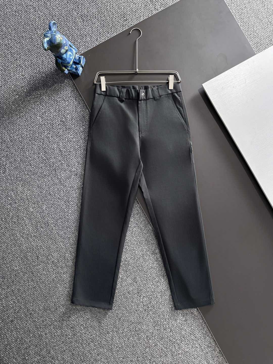 NO:522268,P home 25 autumn and winter men's boutique casual pants. Italian imported fabric, the latest upper body style is invincible! This pants that can be seen with a close eye are very versatile and can be worn for daily work and outdoor sports. It is a perfect combination of fashion and leisure and outdoor sports, so whether you wear it normally or outdoors, it is your best choice. Extreme comfort. This style is a running casual business pants with an extremely wide range of applications. Color black Size M-4XL,,alexander wang19860909P家25秋冬 男士精品休闲裤.意大利进口面料,最新款上身版型无敌正!绝对可以闭眼收的一款此款裤子非常百搭,日常上班户外运动都可以穿着,是时尚休闲与户外运动的完美结合,所以无论您平时穿或者户外穿都是您的最佳选择.极致舒适性.此款是一件适用范围极其广泛的跑步休闲商务裤 颜色黑色 尺码M-4XL,,alexander wang,Men's clothing