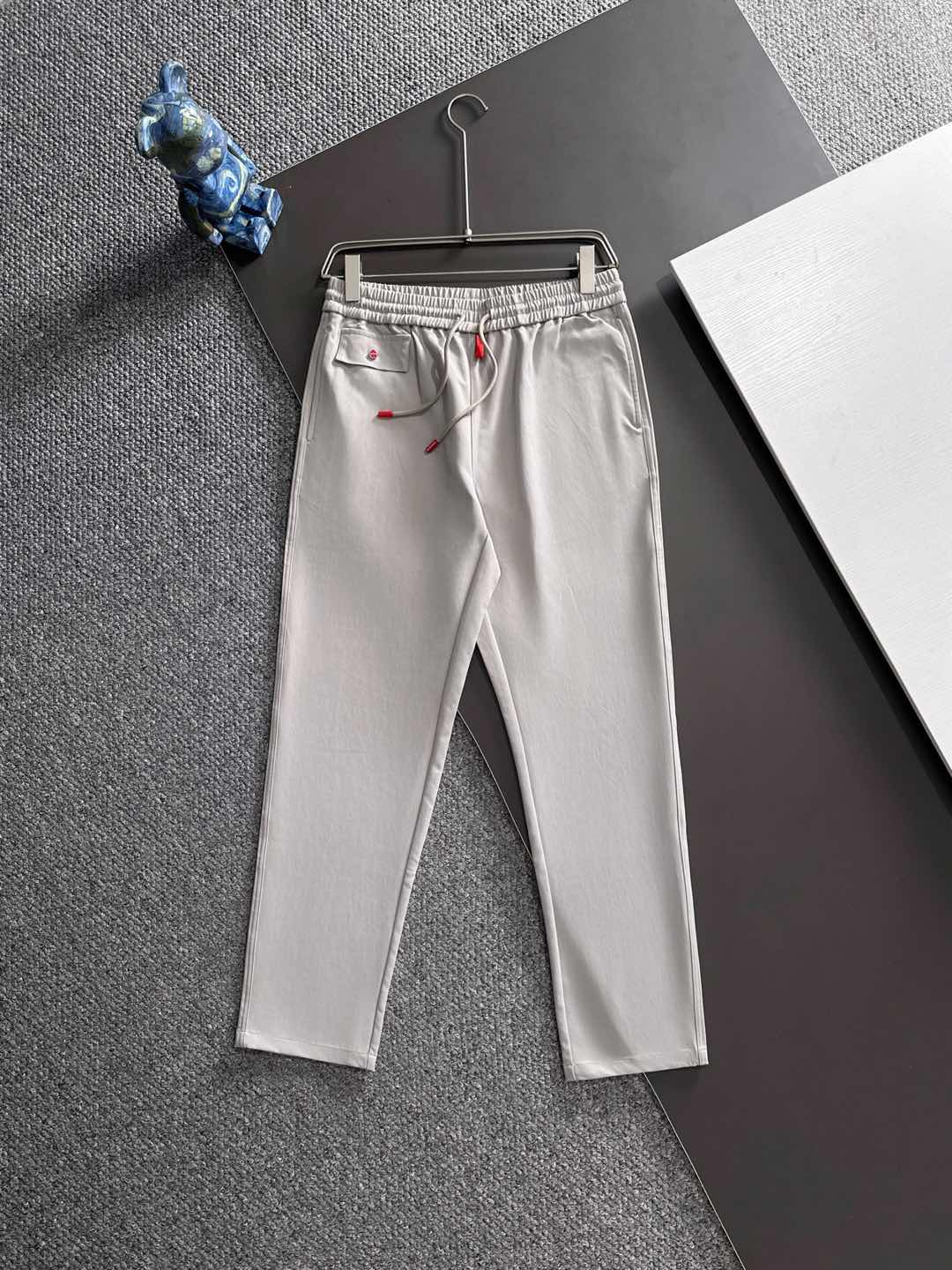 Kiton 2025秋冬 品质控推荐！全品相订单 松紧腰拉链直脚休闲裤 ，年年经典款式 松紧绳抽绳 字母