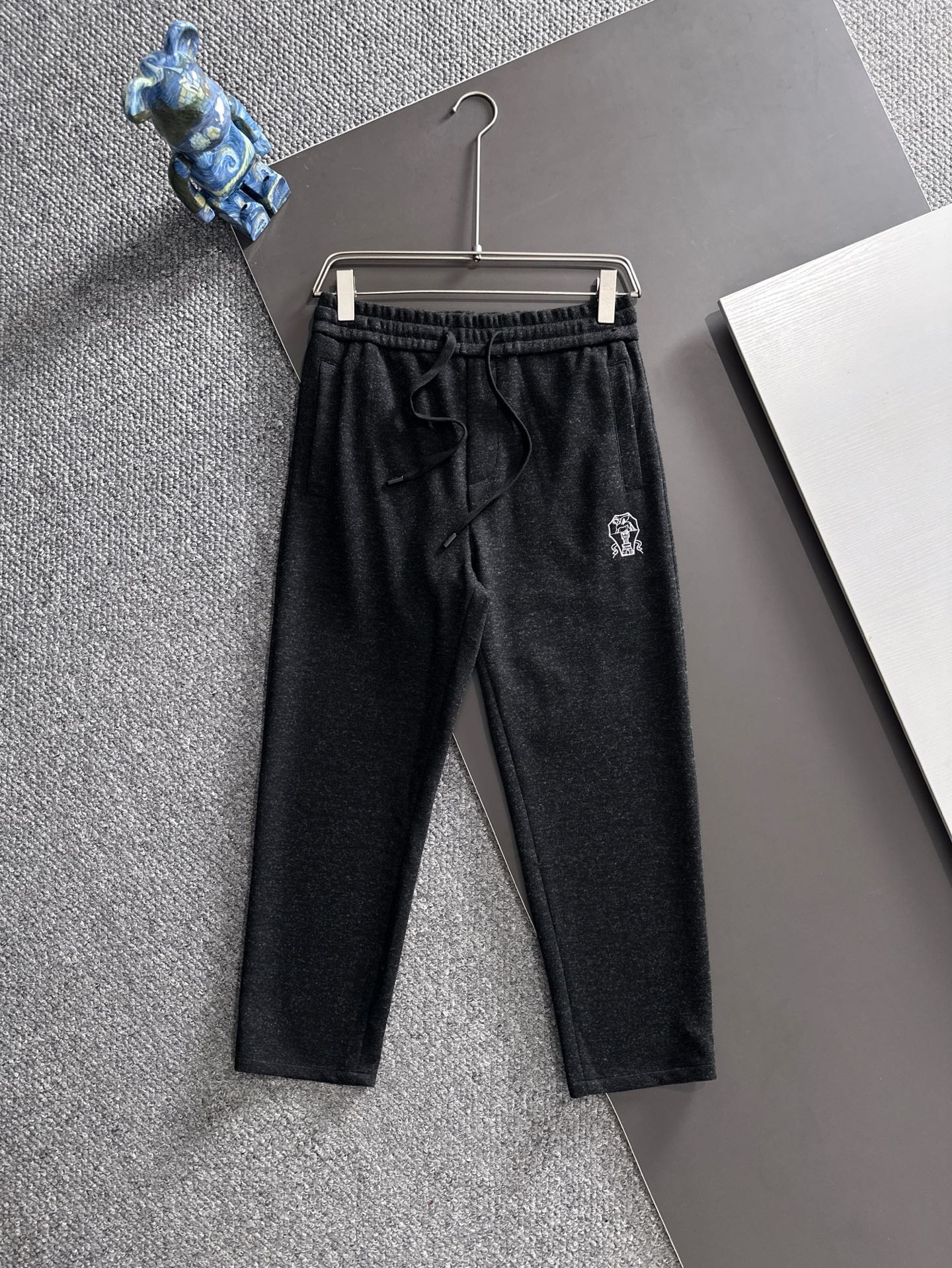 NO:567108,Bc wool pants are the exclusive first release of high-end original quality old money style straight casual pants. Quality control of straight pants is a must!  The customized cashmere has a very high-end color tone. The texture of the imported fabric is incomparable!  The Swiss machine stitching process is simple and elegant!  A must-have high-end layering item for Bai Fumei!  The classic version makes you tall and slim!  Elegant and versatile, M-3XL.,,alexander wang19860909Bc 羊毛裤 独家首发高端原单品质老钱风直筒休闲裤 直筒裤品质控必入！定制羊绒很高级的色调.进口面料质感无敌赞！瑞士机翻针工艺简洁大气！白富美必备高级叠搭单品！经典版型上身高挑又显瘦！优雅百搭不挑人,M-3XL.,,alexander wang,Men's clothing