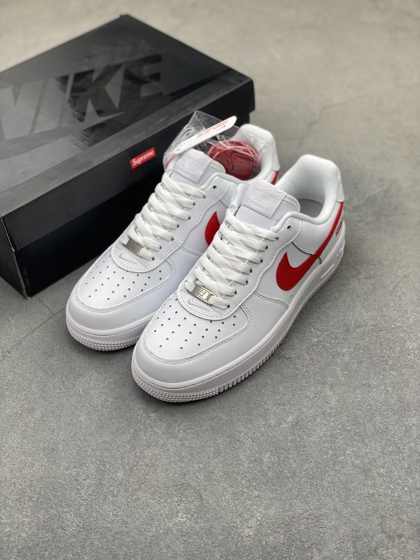 Supreme x Nike Air Force 1 Low 'White Red' - Limited Edition Sneakers 9 i1724101671 7334 0