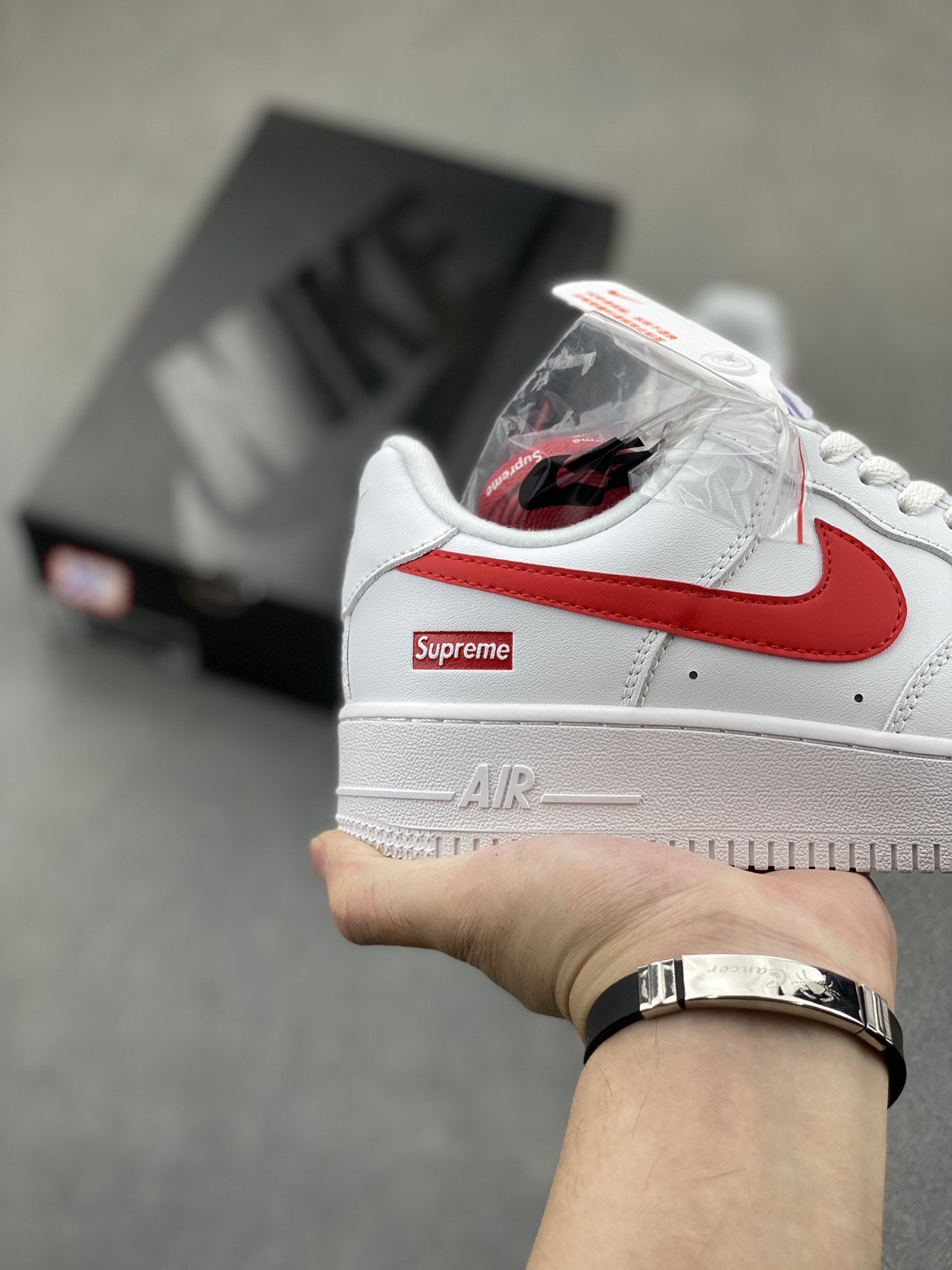 Supreme x Nike Air Force 1 Low 'White Red' - Limited Edition Sneakers 6 i1724101672 3107 7
