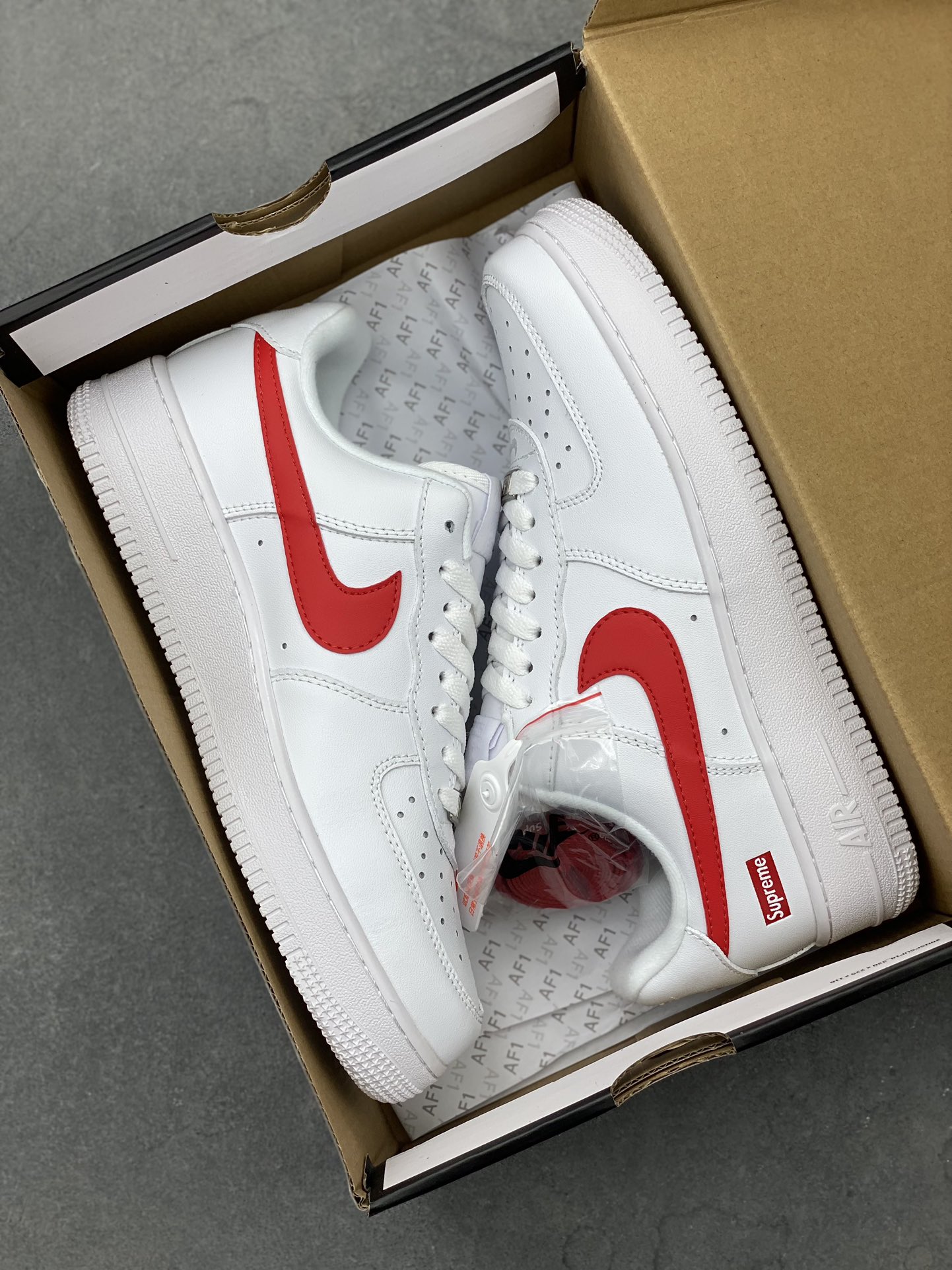 Supreme x Nike Air Force 1 Low 'White Red' - Limited Edition Sneakers 10 i1724101672 4629 8