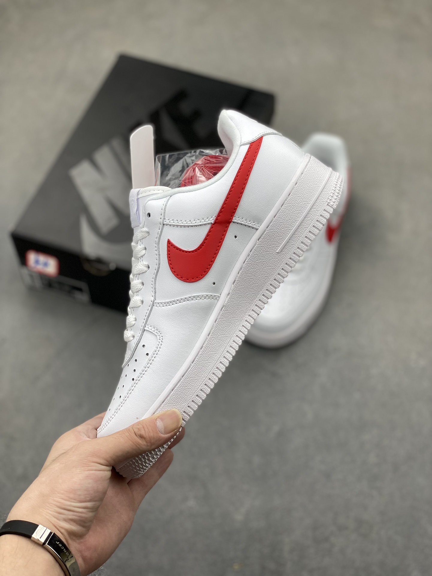 Supreme x Nike Air Force 1 Low 'White Red' - Limited Edition Sneakers 4 i1724101672 7724 6