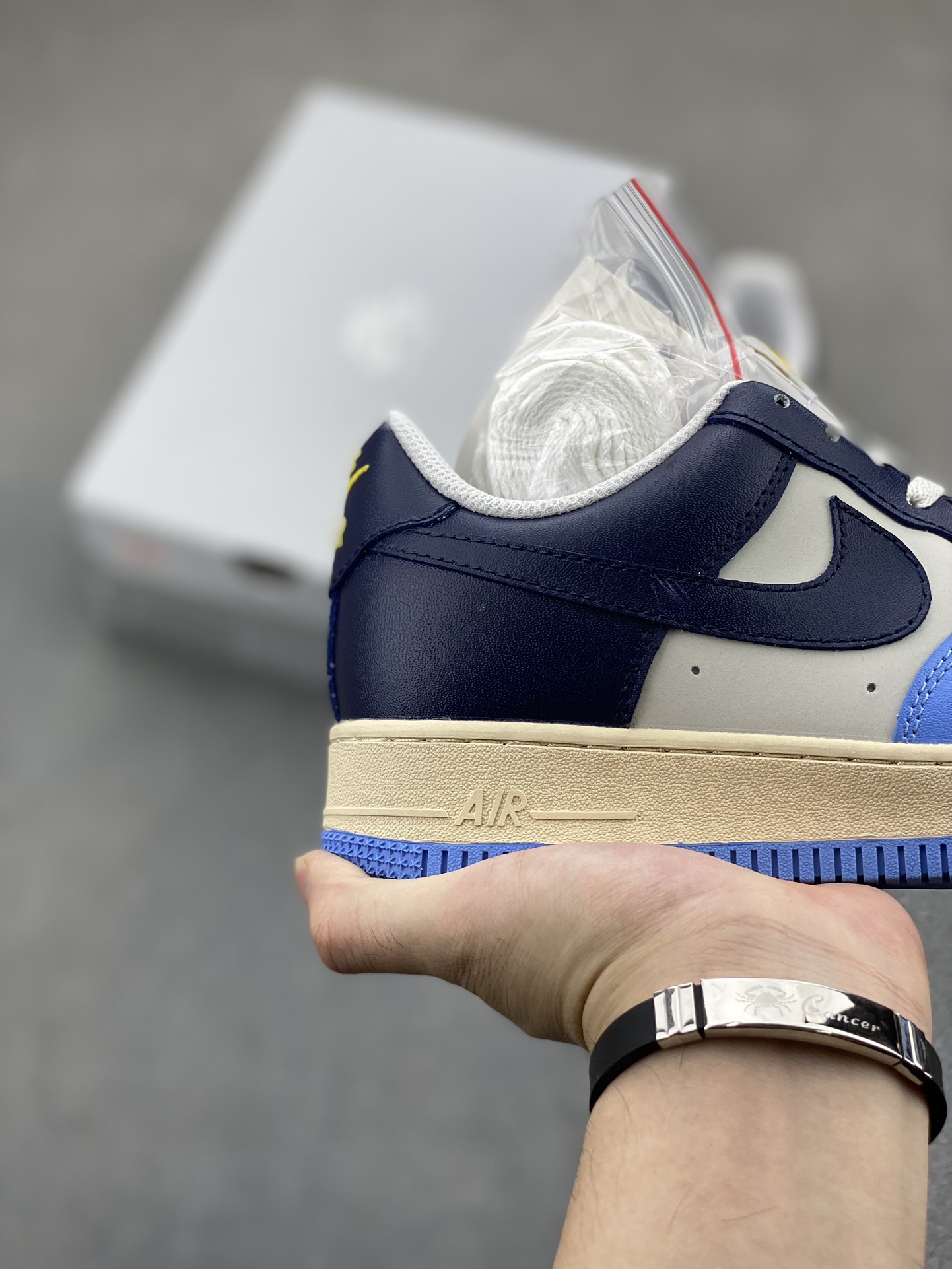 Nike Air Force 1 '07 Low: Iconic Style, Supreme Comfort, and Versatile Design 6 i1724960972 301 0