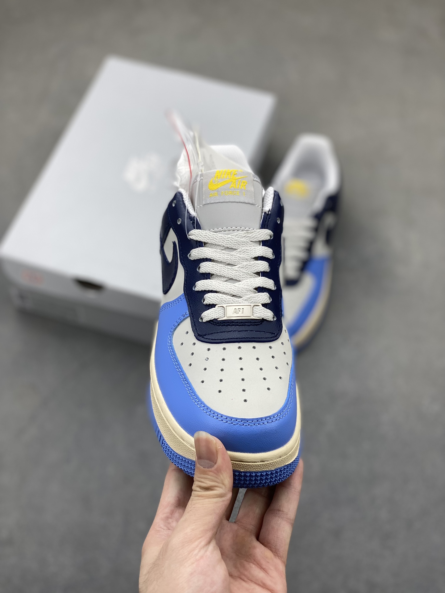 Nike Air Force 1 '07 Low: Iconic Style, Supreme Comfort, and Versatile Design 3 i1724960973 3384 5
