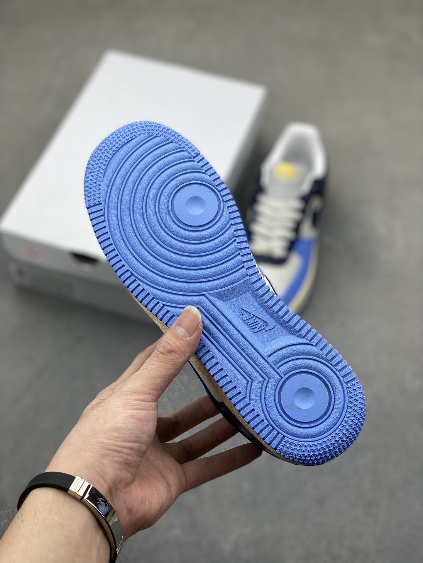 Nike Air Force 1 '07 Low: Iconic Style, Supreme Comfort, and Versatile Design 7 i1724960973 6151 7
