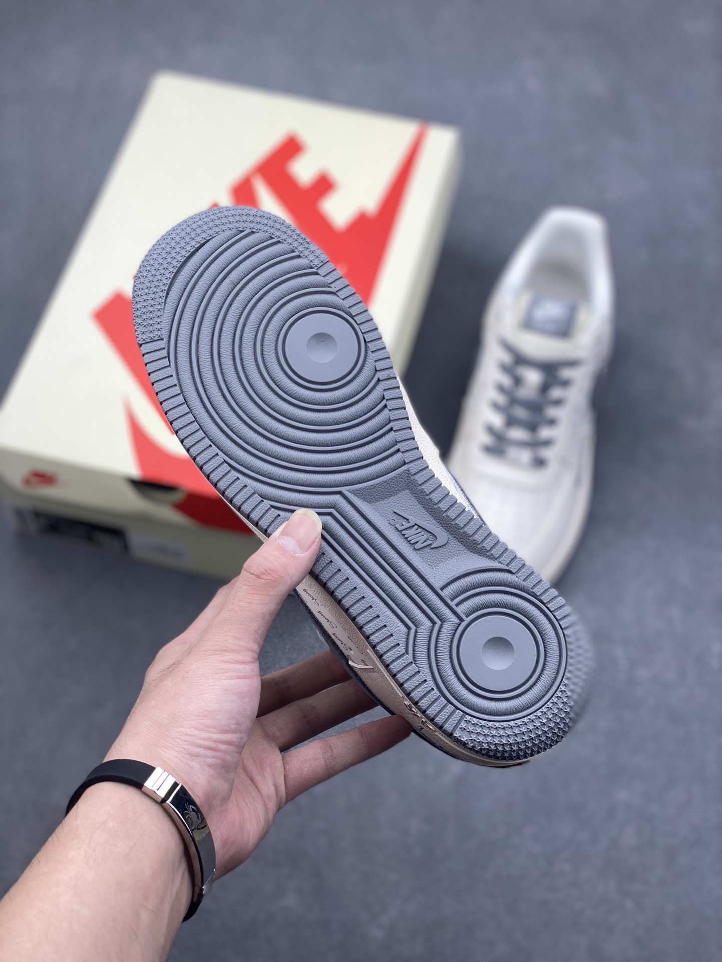 Nike Air Force 1 '07 Low Stussy Collab Sneakers - Cream/Grey/Red 7 i1728845893 5361 1