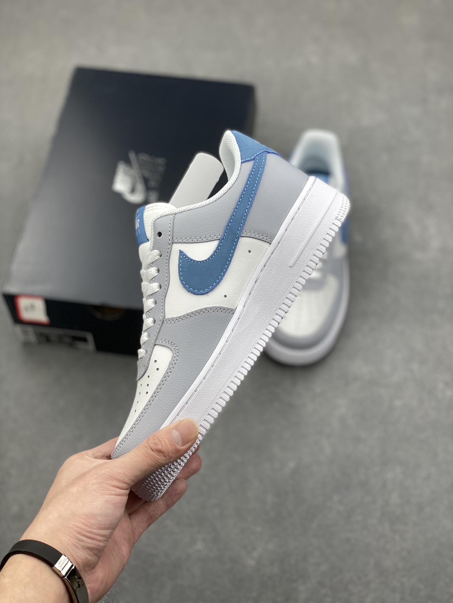 Nike Air Force 1 '07 Low: Iconic Style, Cushioned Comfort, and Lasting Appeal 4 i1733511473 7090 8