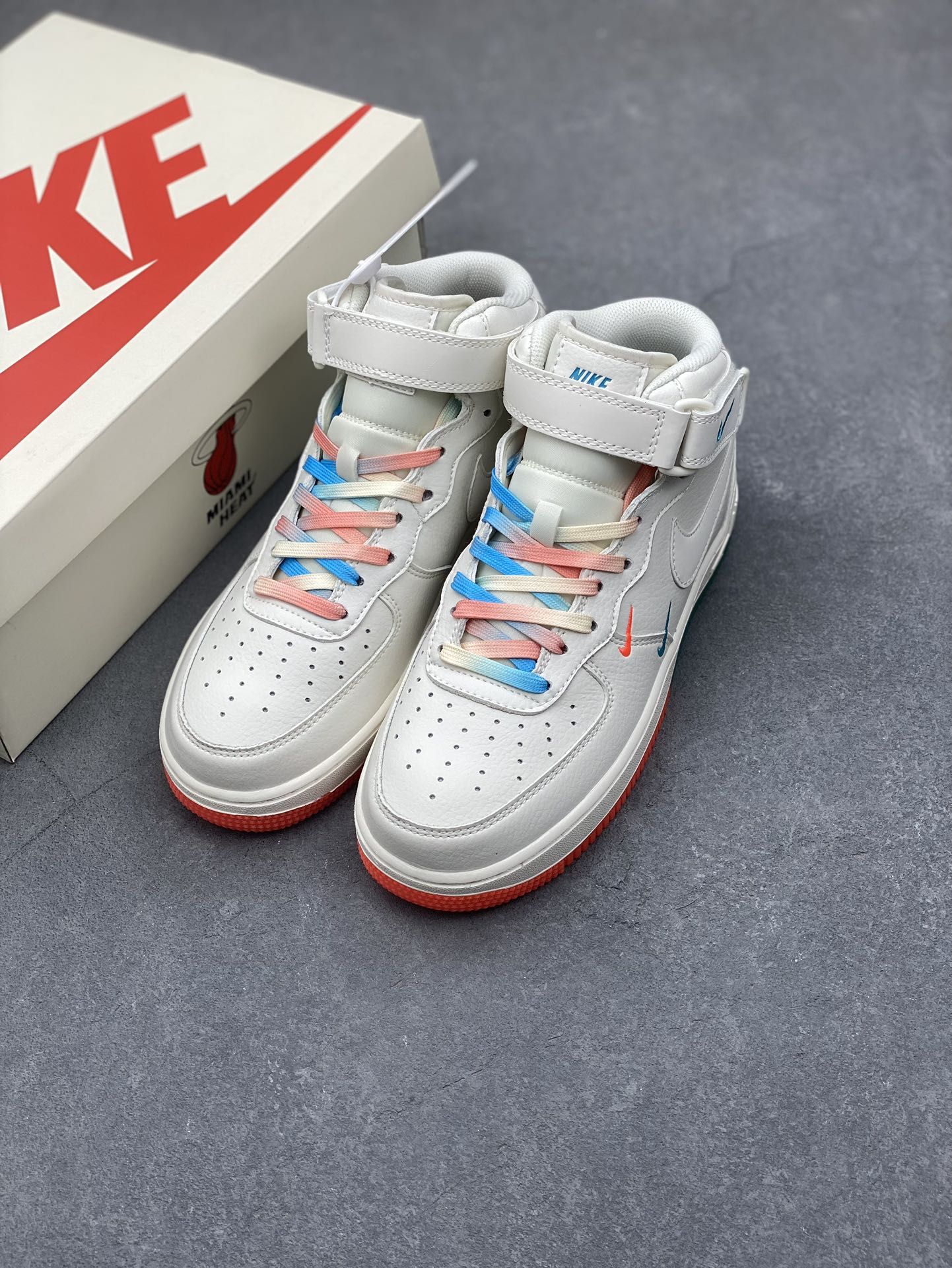 Nike Air Force 1 MID '07 'Miami' Limited Edition Sneakers 9 i1733511561 7290 5