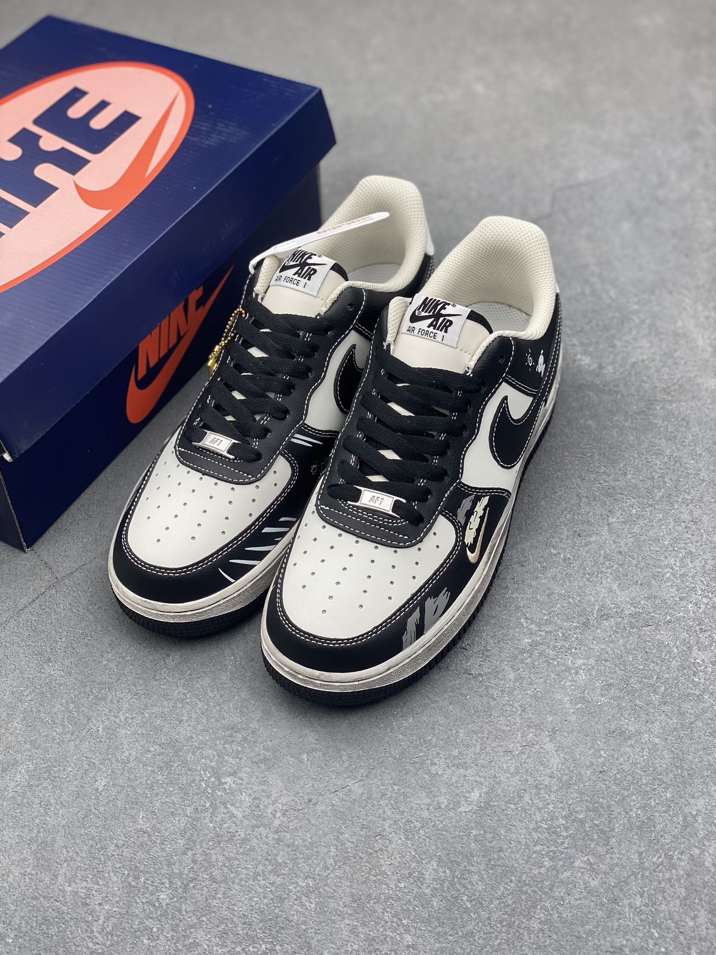 Nike Air Force 1 Low "Xin and Bai" Limited Edition Sneakers 9 i1734107973 697 3