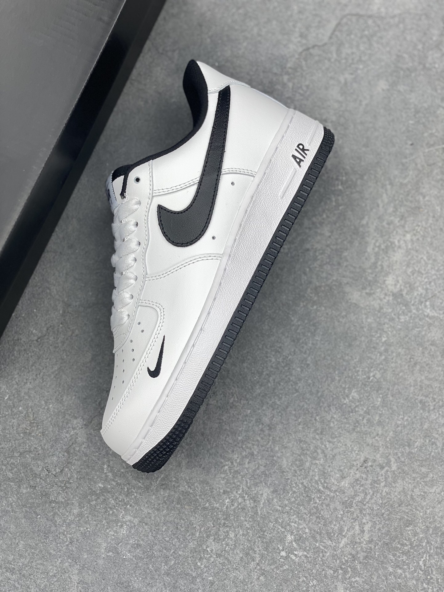 Nike Air Force 1 '07 Low White Black Sneaker - Limited Edition 8 i1734108170 9286 3
